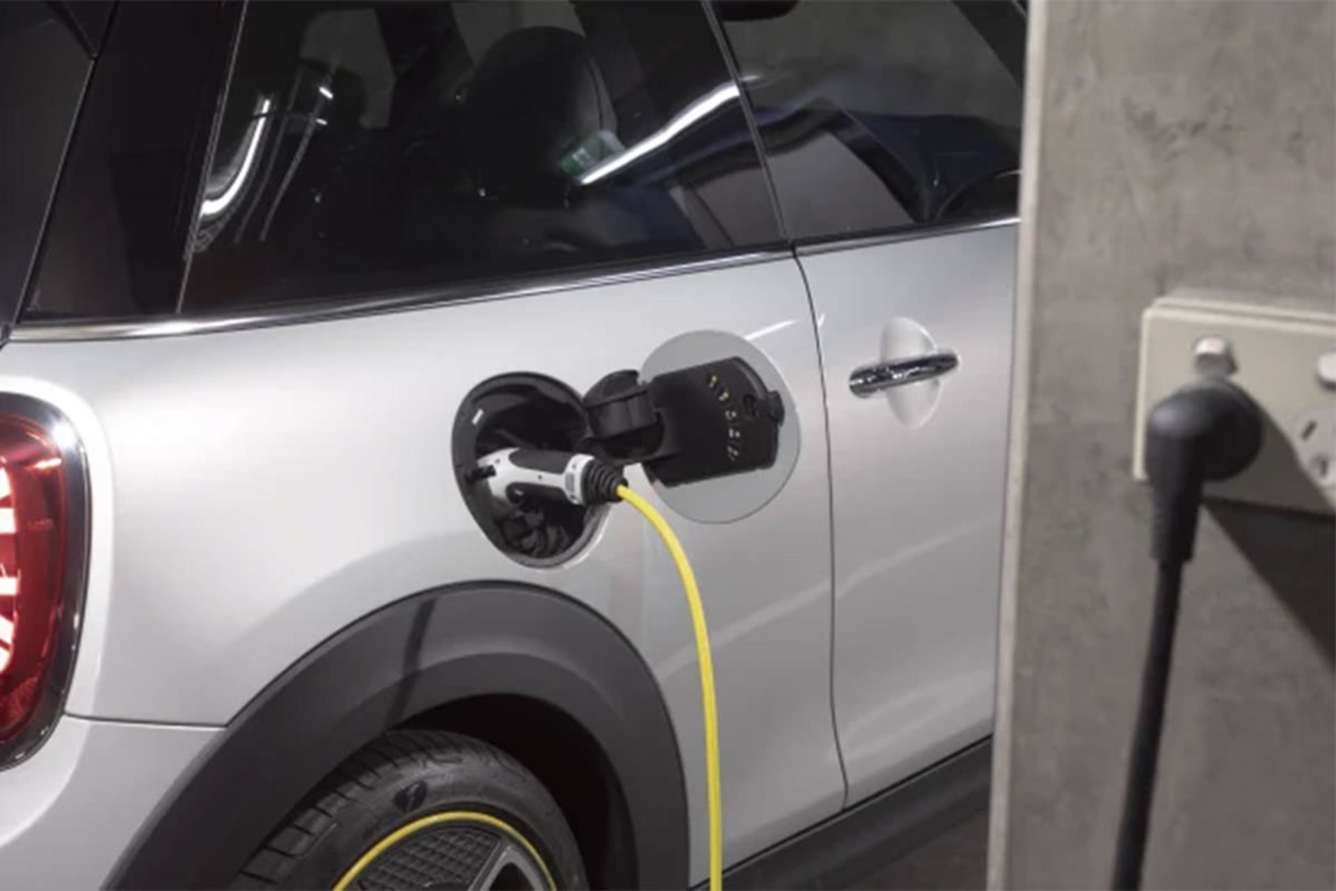 مرجع متخصصين ايران شارژر خودروي الكتريكي / electric car charger با كابل 