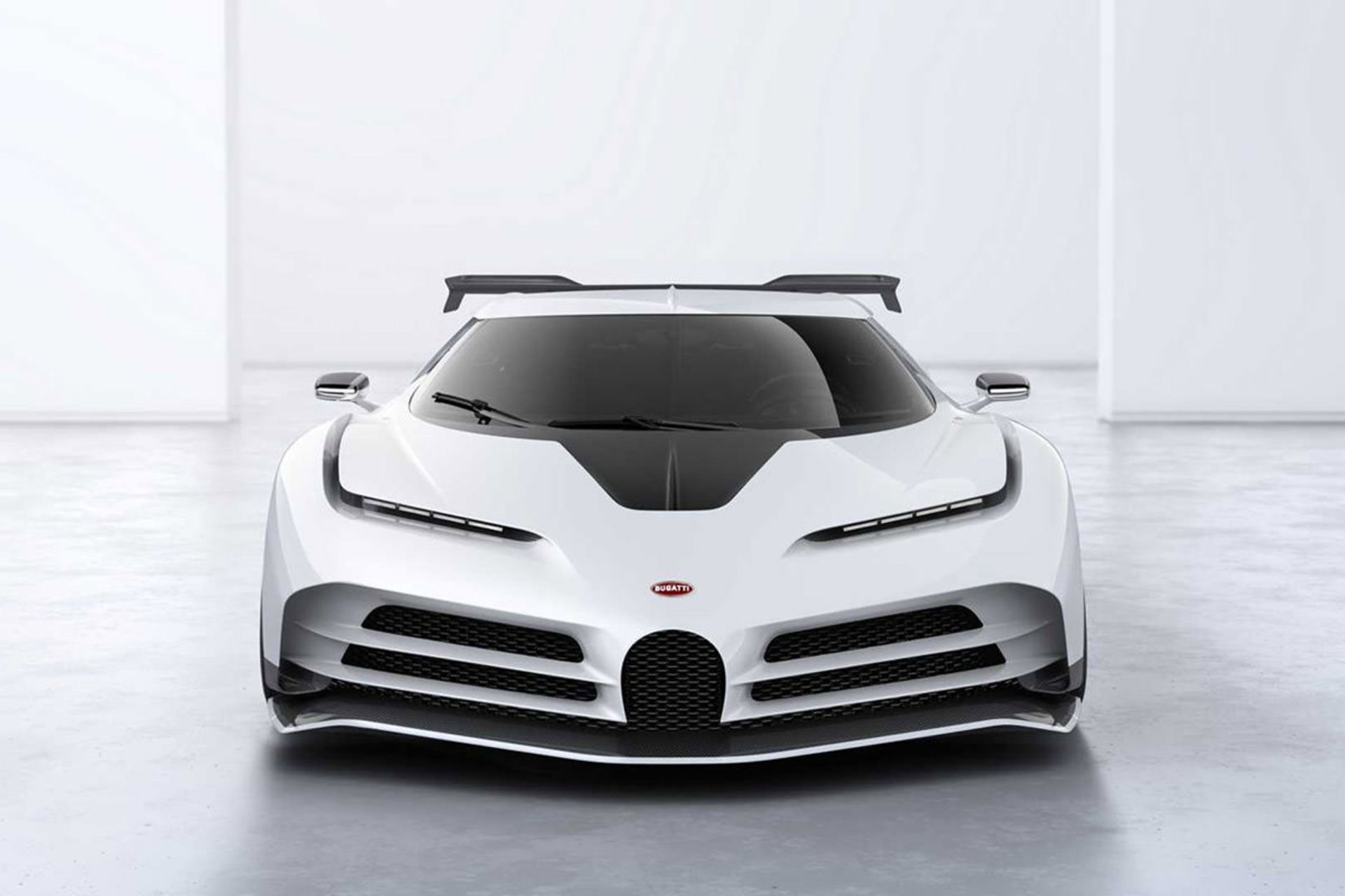 نمای جلو ابرخودرو بوگاتی سنتودایچی / Bugatti Centodieci hypercar سفید رنگ