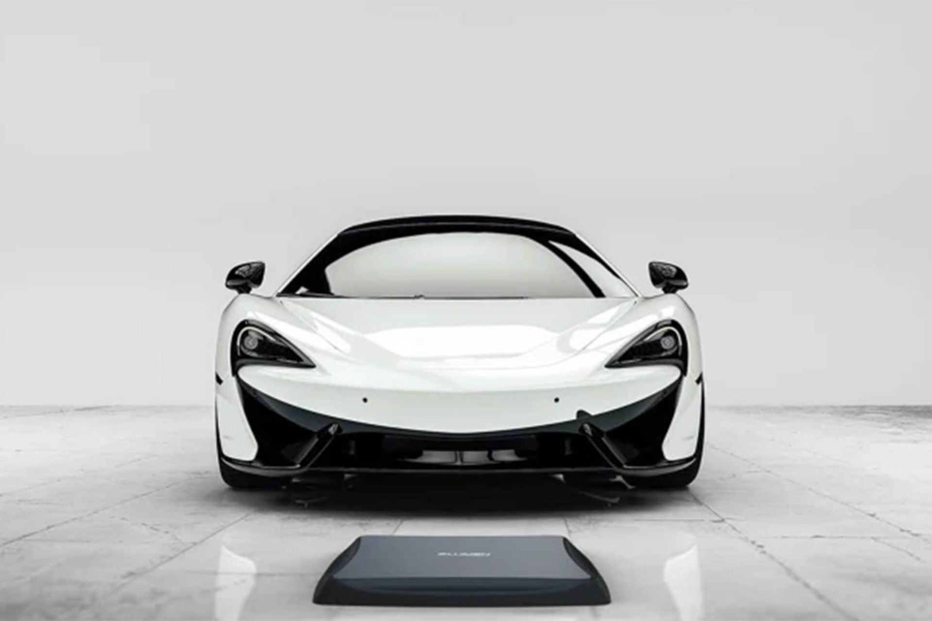 پد شارژ بی سیم خودروی الکتریکی شرکت Lumen Freedom