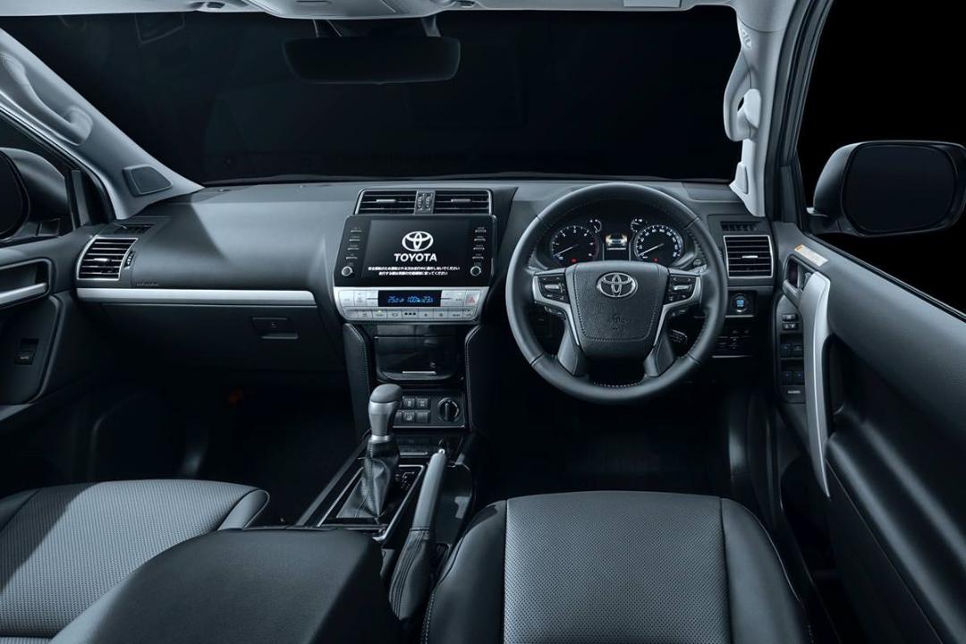 کابین خودرو شاسی بلند تویوتا لندرکروزر پرادو / Toyota Land Cruiser Prado