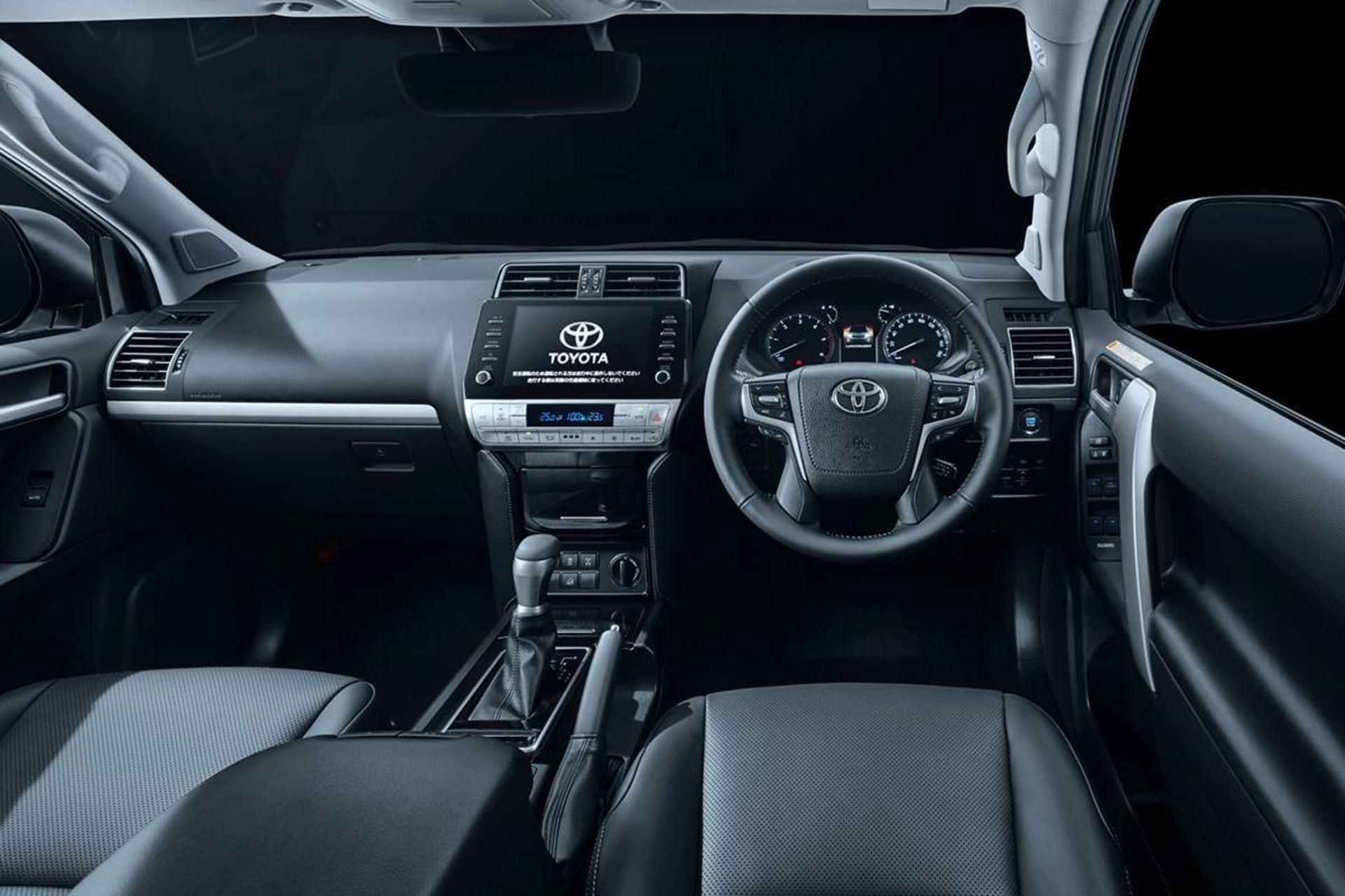 کابین خودرو شاسی بلند تویوتا لندرکروزر پرادو / Toyota Land Cruiser Prado