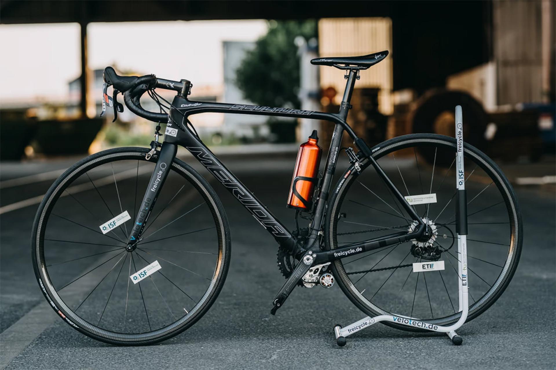 دوچرخه برقی / ebike سبک وزن فری سایکل در جاده