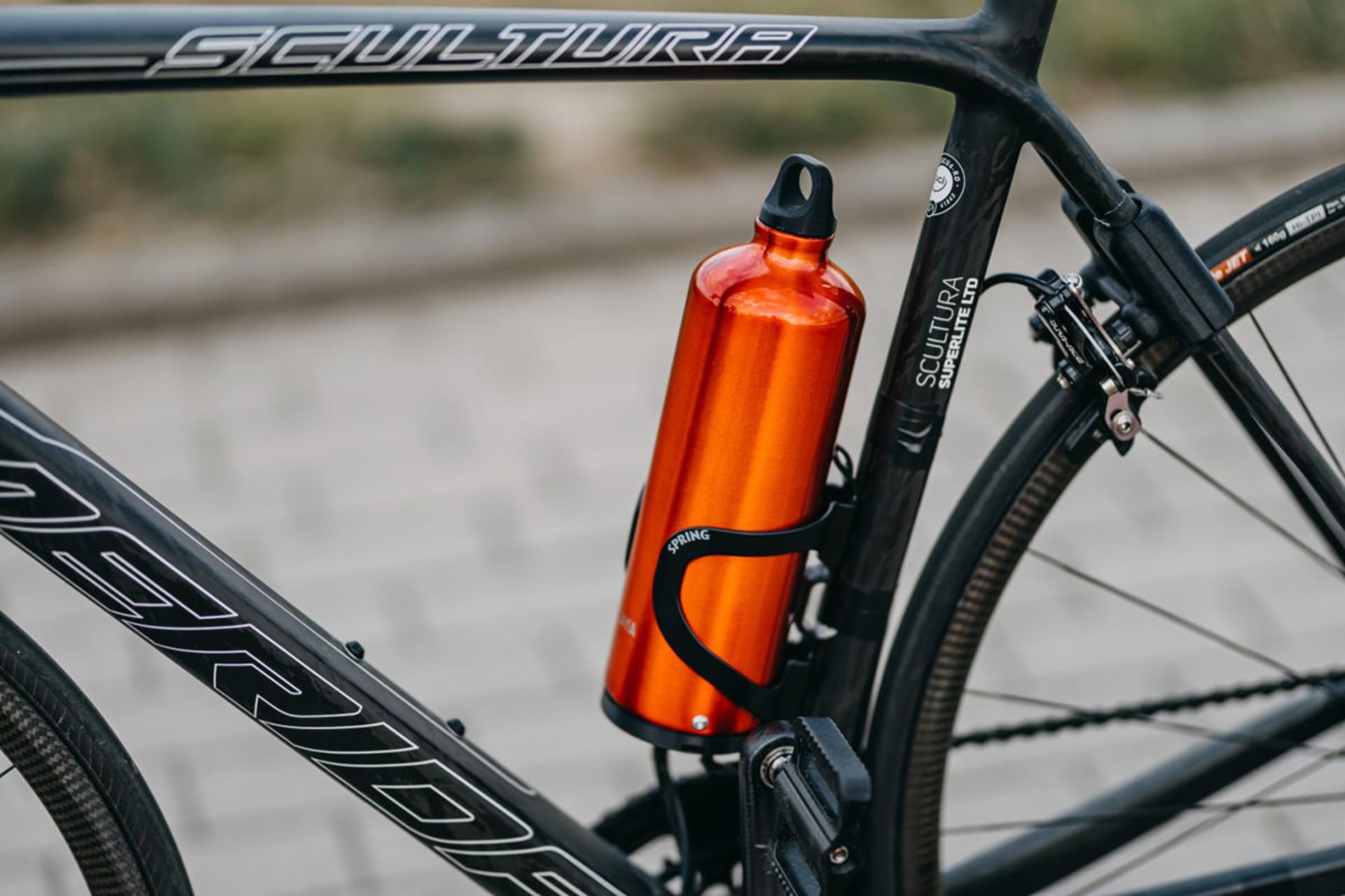 دوچرخه برقی / ebike سبک وزن فری سایکل با باتری شبیه بطری نوشیدنی