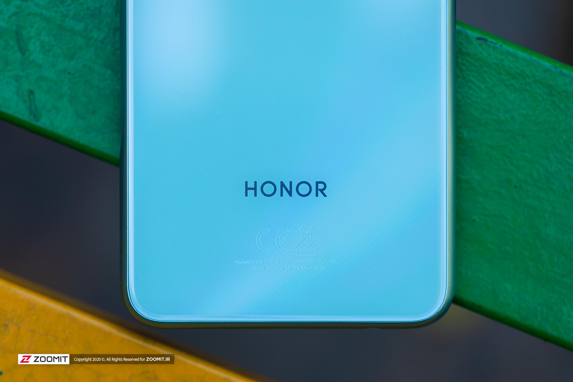 لوگو آنر در پشت گوشی Honor 9A (آنر ۹ ای)
