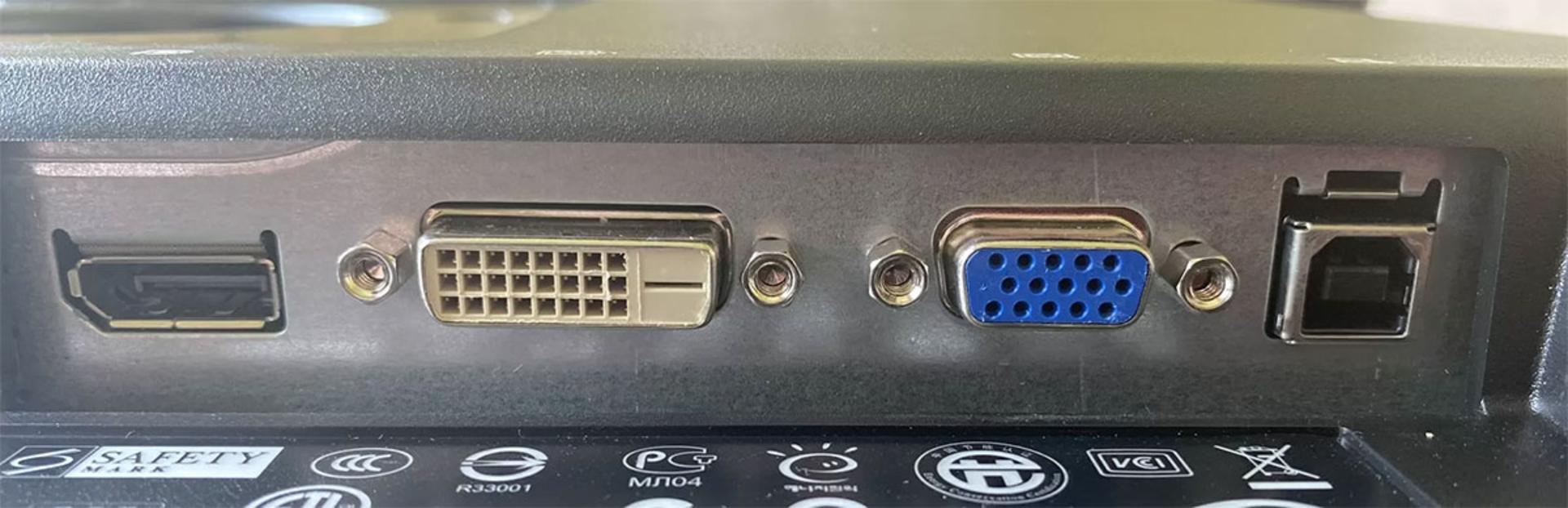 پورت‌های ورودی مانیتور HP
