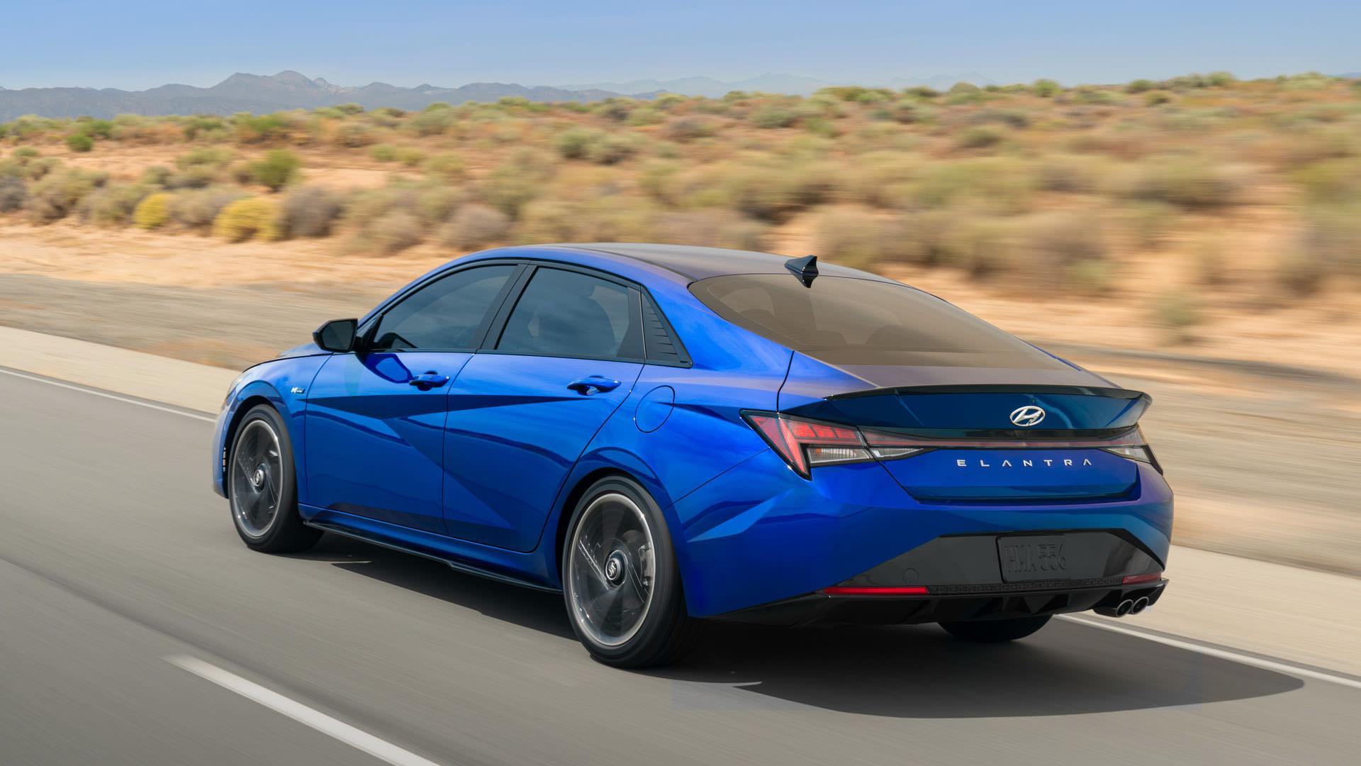 نمای عقب هیوندای النترا ان لاین / 2021 Hyundai Elantra N Line آبی رنگ