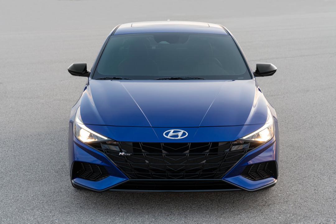 نمای جلو خودرو سدان هیوندای النترا ان لاین / 2021 Hyundai Elantra N Line آبی رنگ