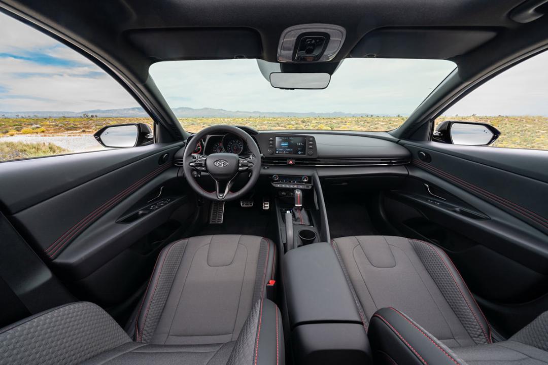 کابین خودرو سدان هیوندای النترا ان لاین / 2021 Hyundai Elantra N Line با فرمان و صندلی و داشبورد و سیستم سرگرمی