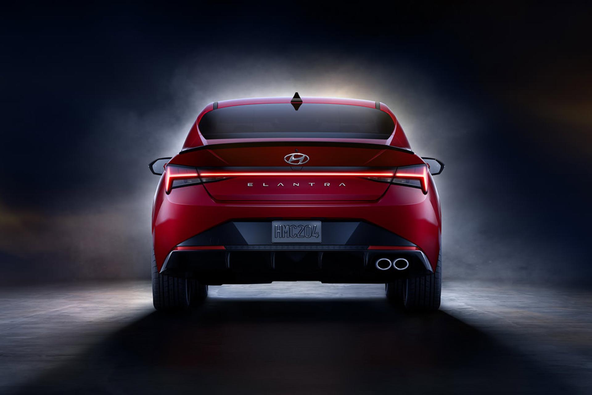 نمای عقب خودرو سدان هیوندای النترا ان لاین / 2021 Hyundai Elantra N Line قرمز رنگ