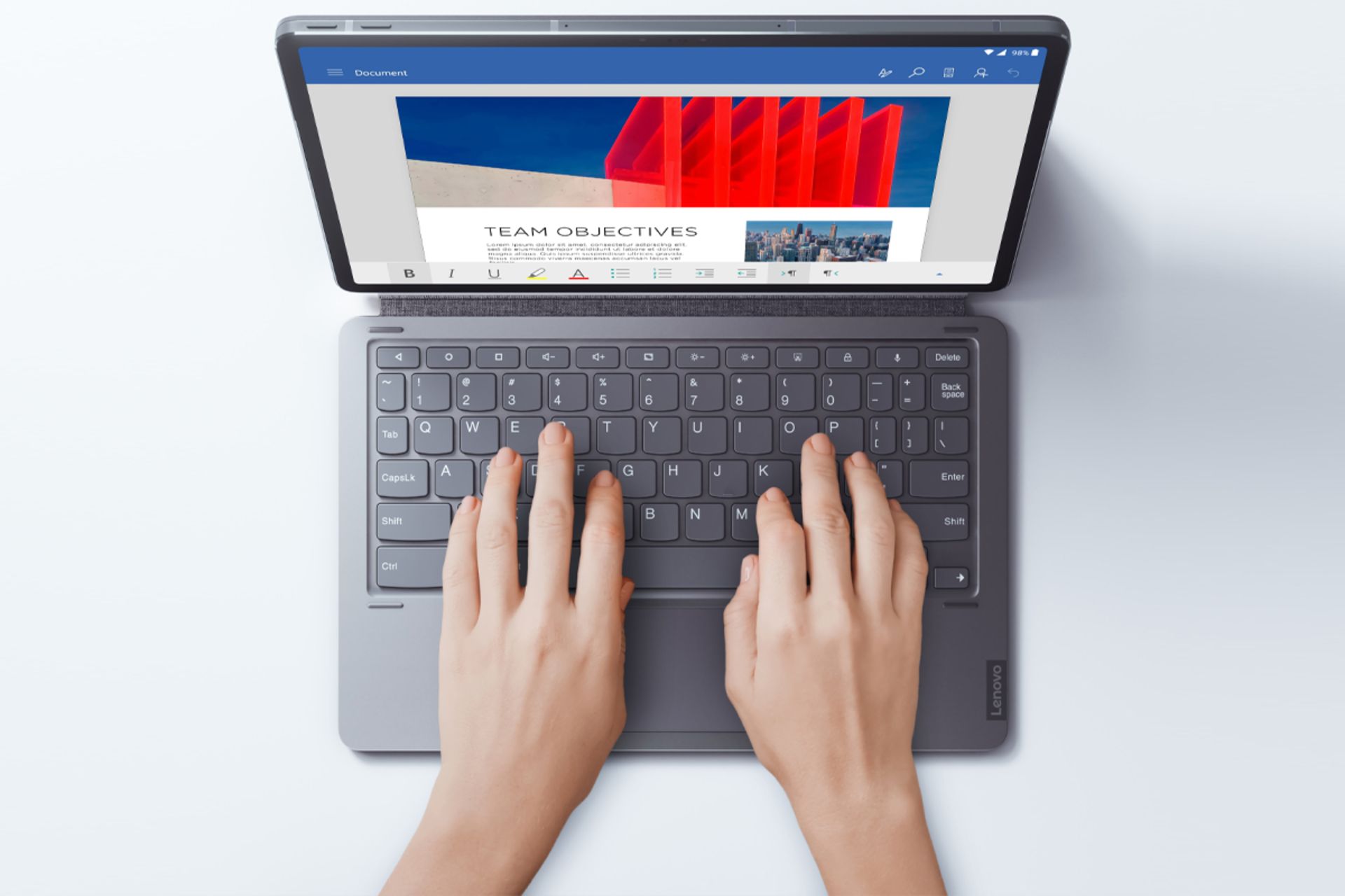 نمای بالا لنوو تب پی 11 پرو / Lenovo Tab P11 Pro دو دست روی کیبورد تبلت