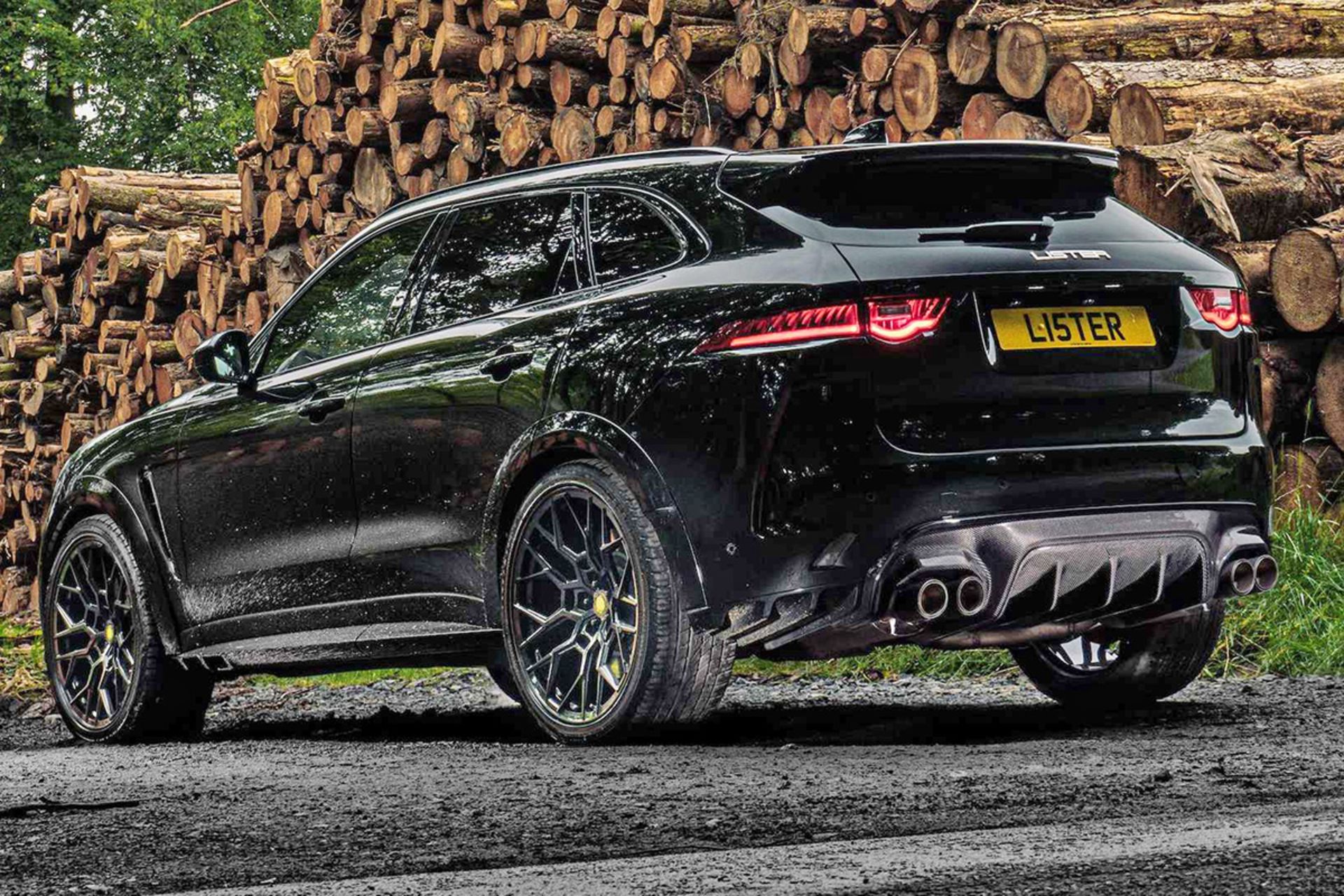 Jaguar f-pace Lister Stealth لستر استیلت  نمای پشت