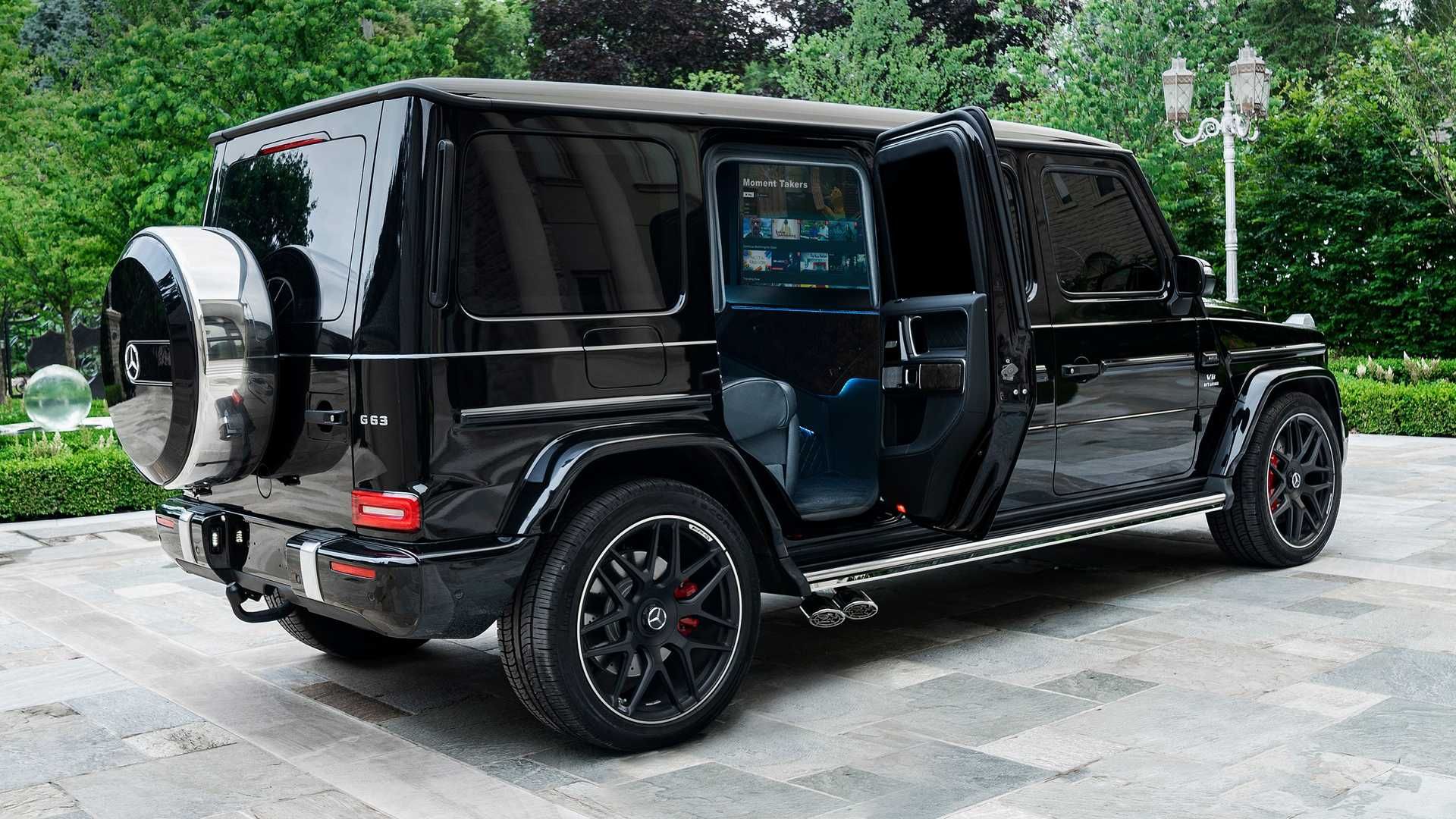 نمای عقب خودرو شاسی بلند زرهی لیموزین اینکاس مرسدس ای ام جی / Inkas limousine Mercedes-AMG G63 مشکی رنگ