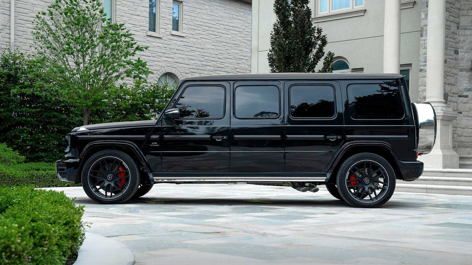 نمای جانبی خودرو شاسی بلند زرهی لیموزین اینکاس مرسدس ای ام جی / Inkas limousine Mercedes-AMG G63 مشکی رنگ