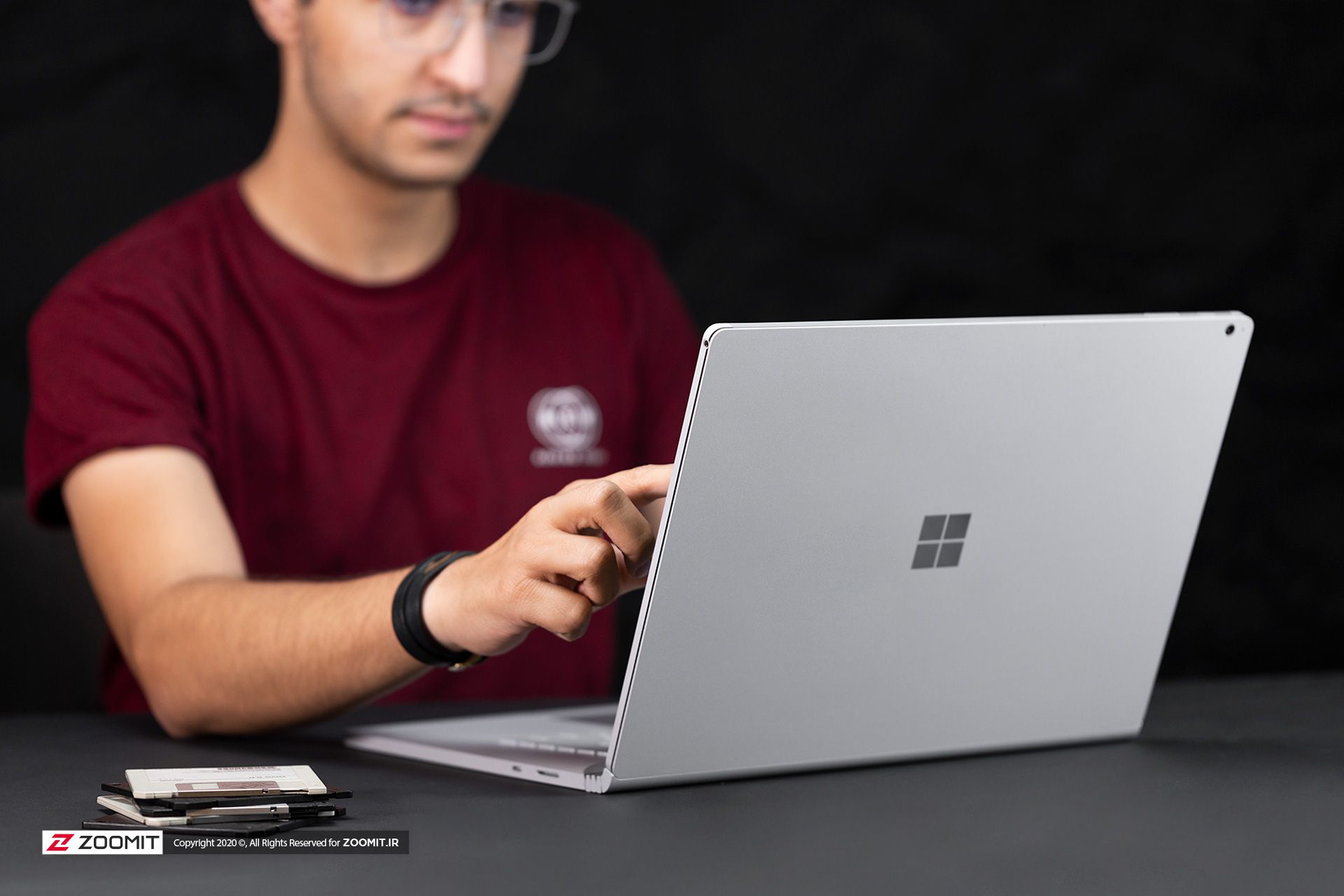 سرفیس بوک ۳ مایکروسافت / Microsoft Surface Book 3 در حال استفاده