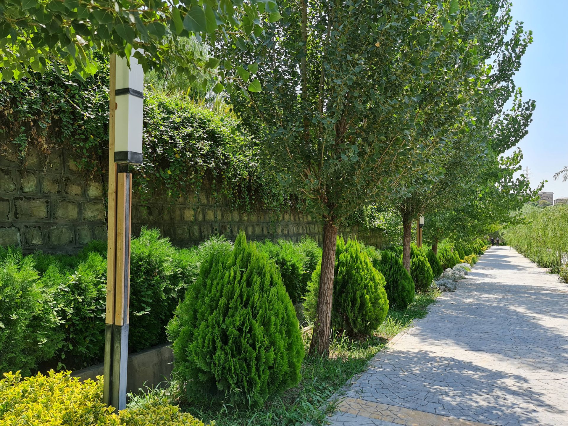 نمونه عکس دوربین اصلی گلکسی نوت ۲۰ اولترا - بوستان نهج البلاغه