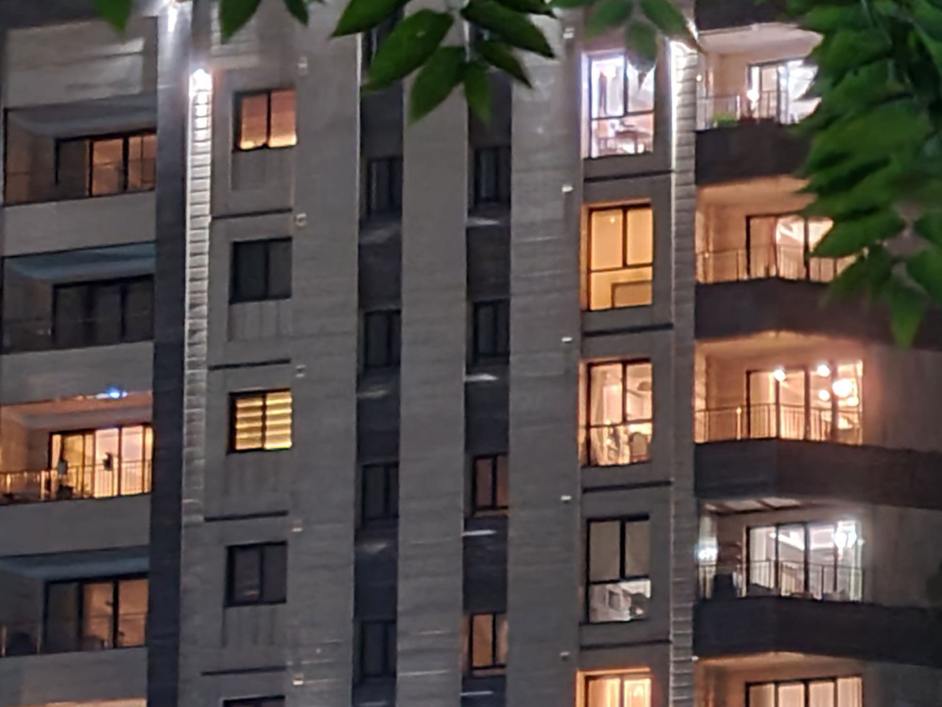 نمونه عکس 10X گلکسی نوت ۲۰ در تاریکی - ساختمان