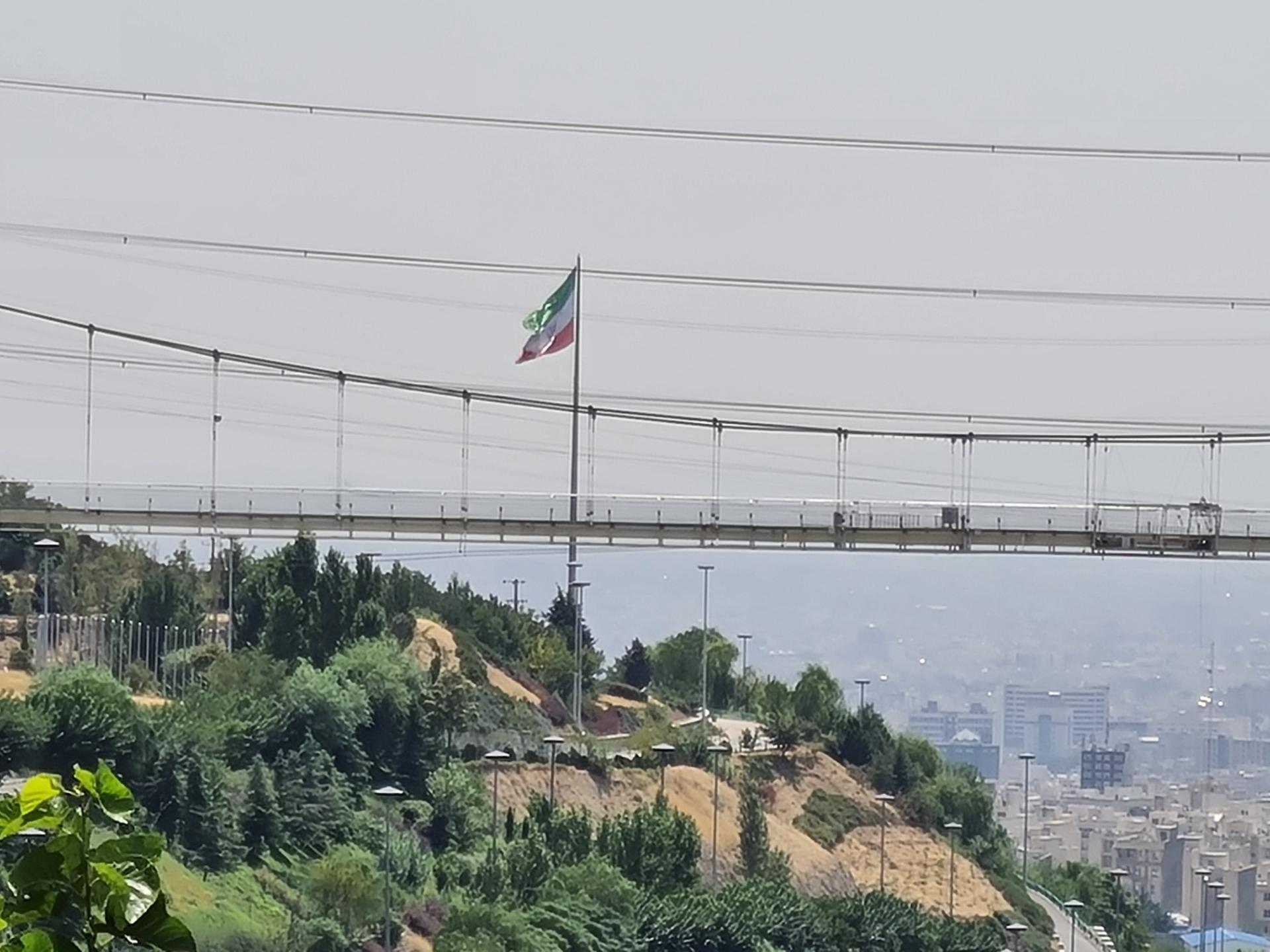 نمونه عکس 10X گلکسی نوت ۲۰ - پل معلق بوستان نهج البلاغه