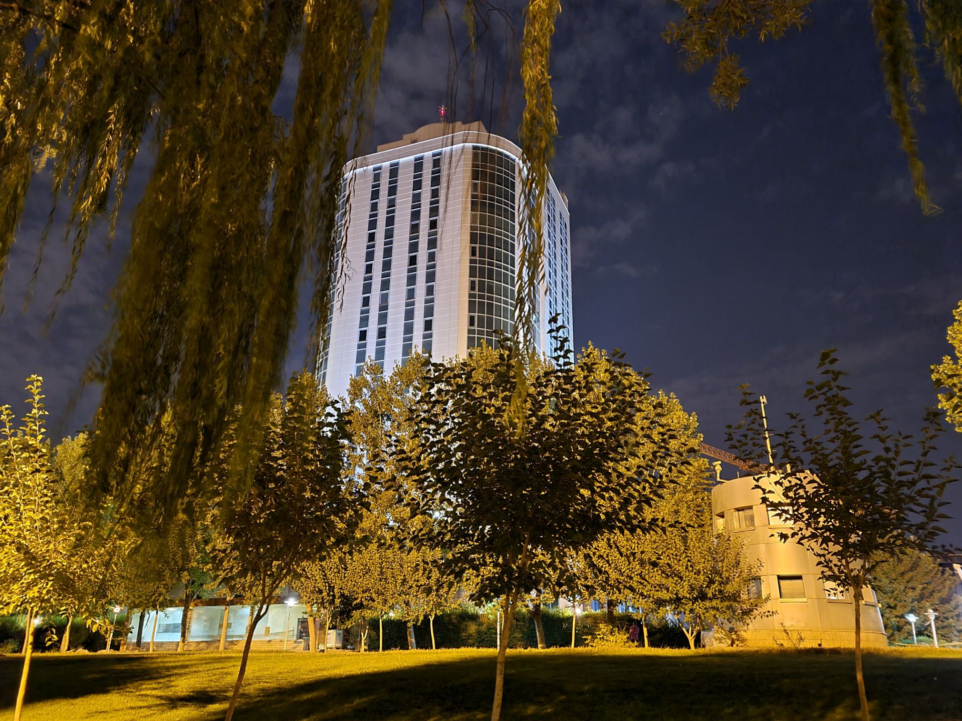 نمونه عکس 1X گلکسی نوت ۲۰ در تاریکی