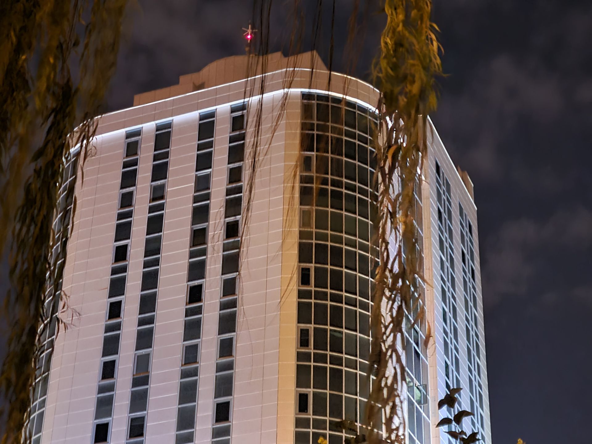 نمونه عکس 3X گلکسی نوت ۲۰ در تاریکی