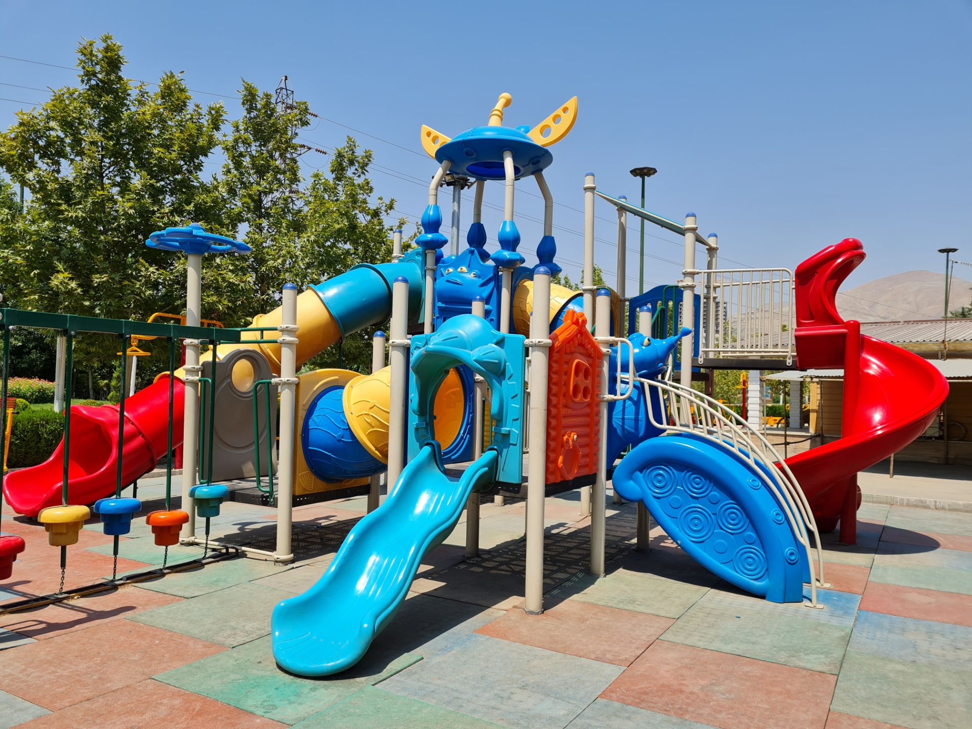 نمونه عکس دوربین اصلی گلکسی نوت ۲۰ - زمین بازی کودک