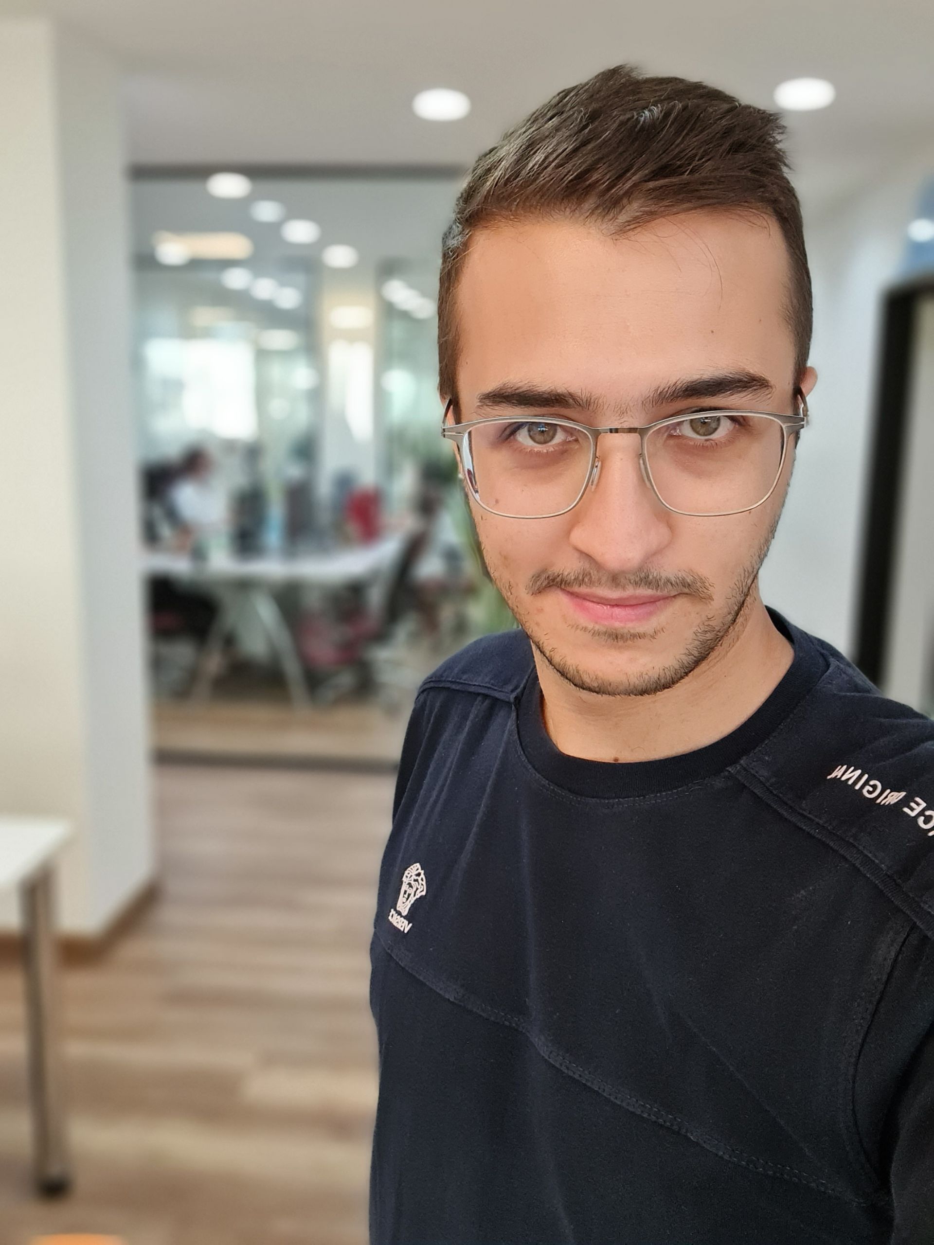 نمونه عکس سلفی گلکسی نوت ۲۰ / نوت اولترا - صدرا مخملی