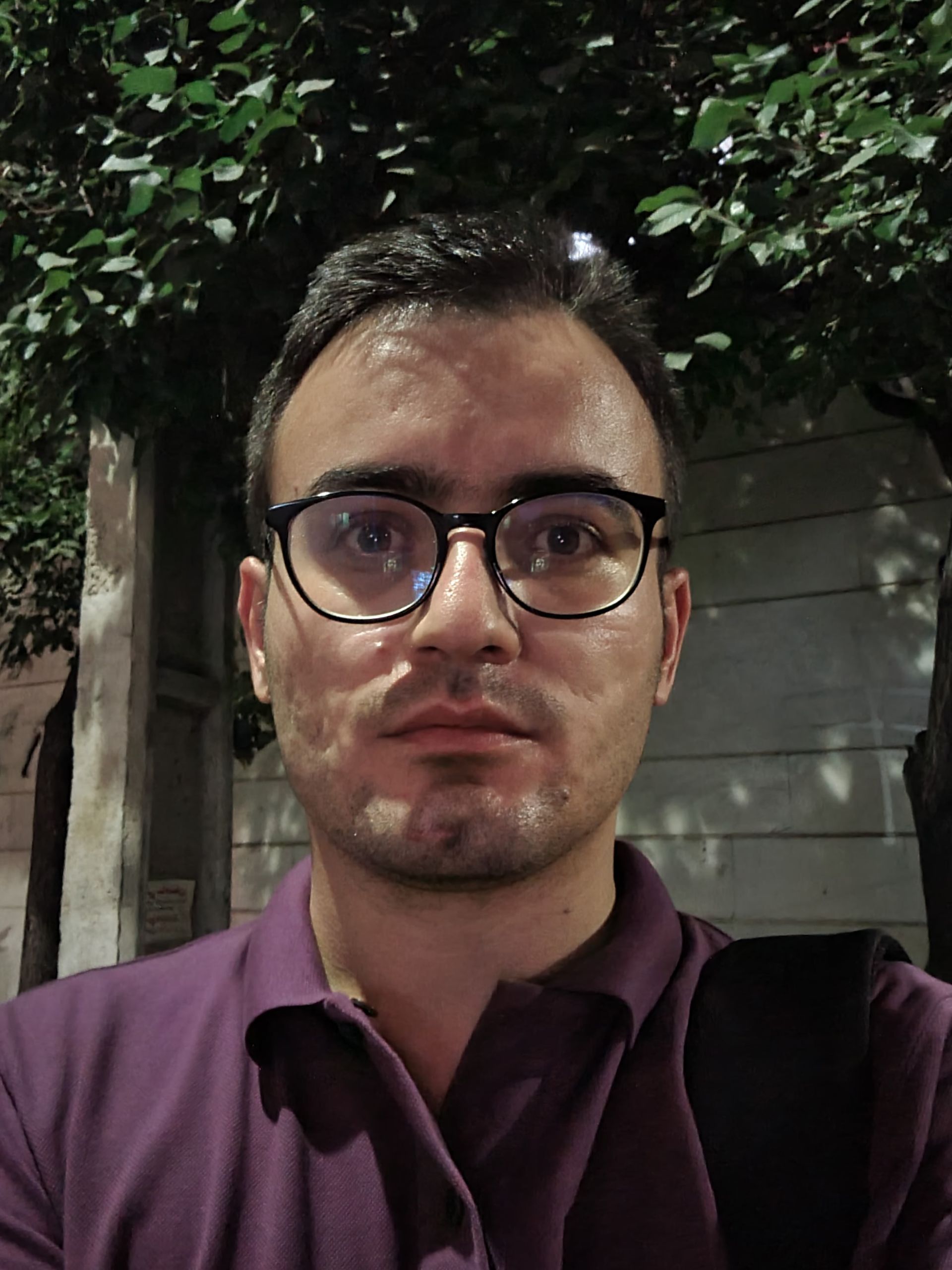 نمونه عکس سلفی گلکسی نوت ۲۰ / نوت اولترا در تاریکی - مهرداد عیسی لو