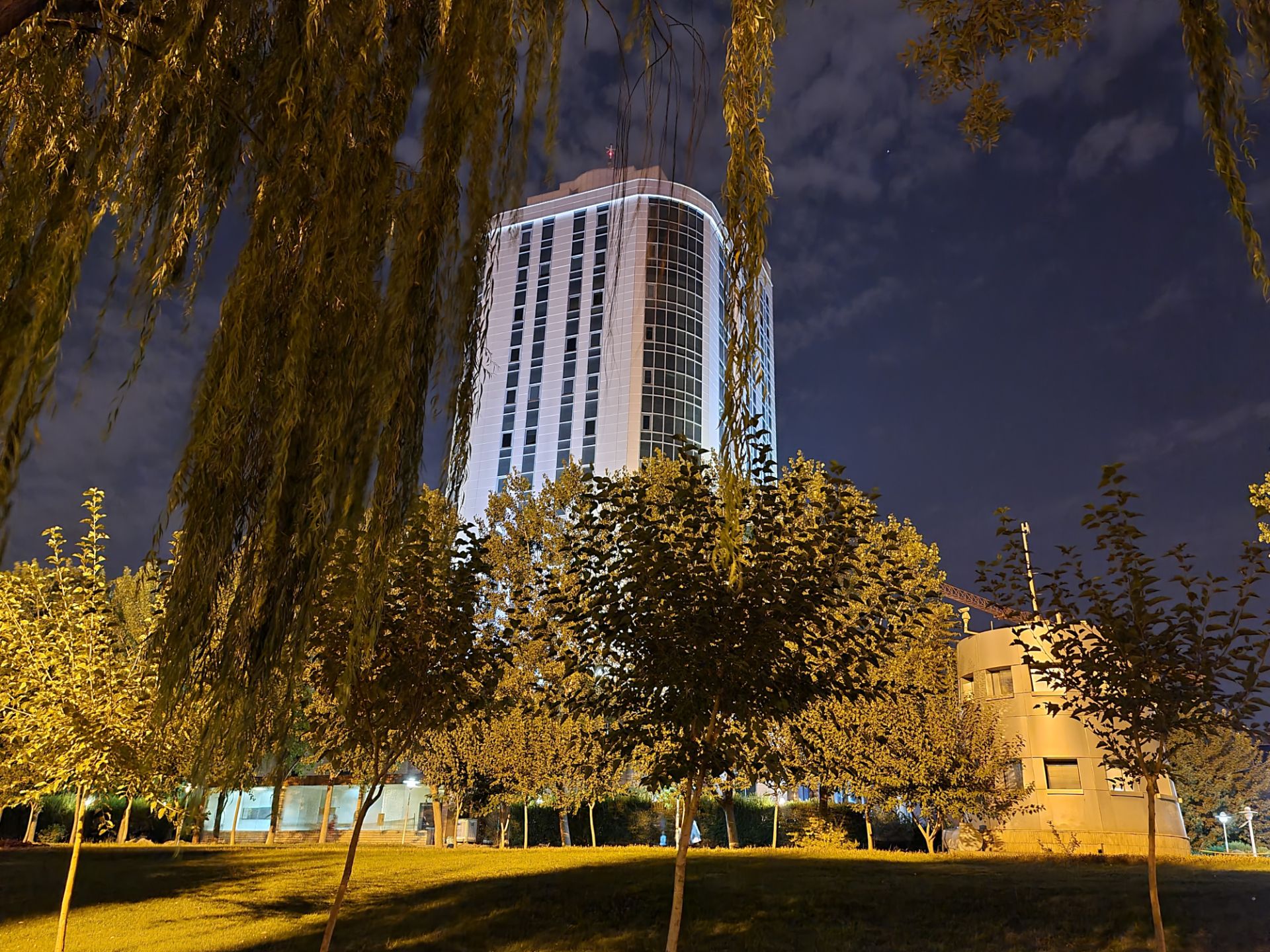 نمونه عکس 1X گلکسی نوت ۲۰ اولترا در تاریکی