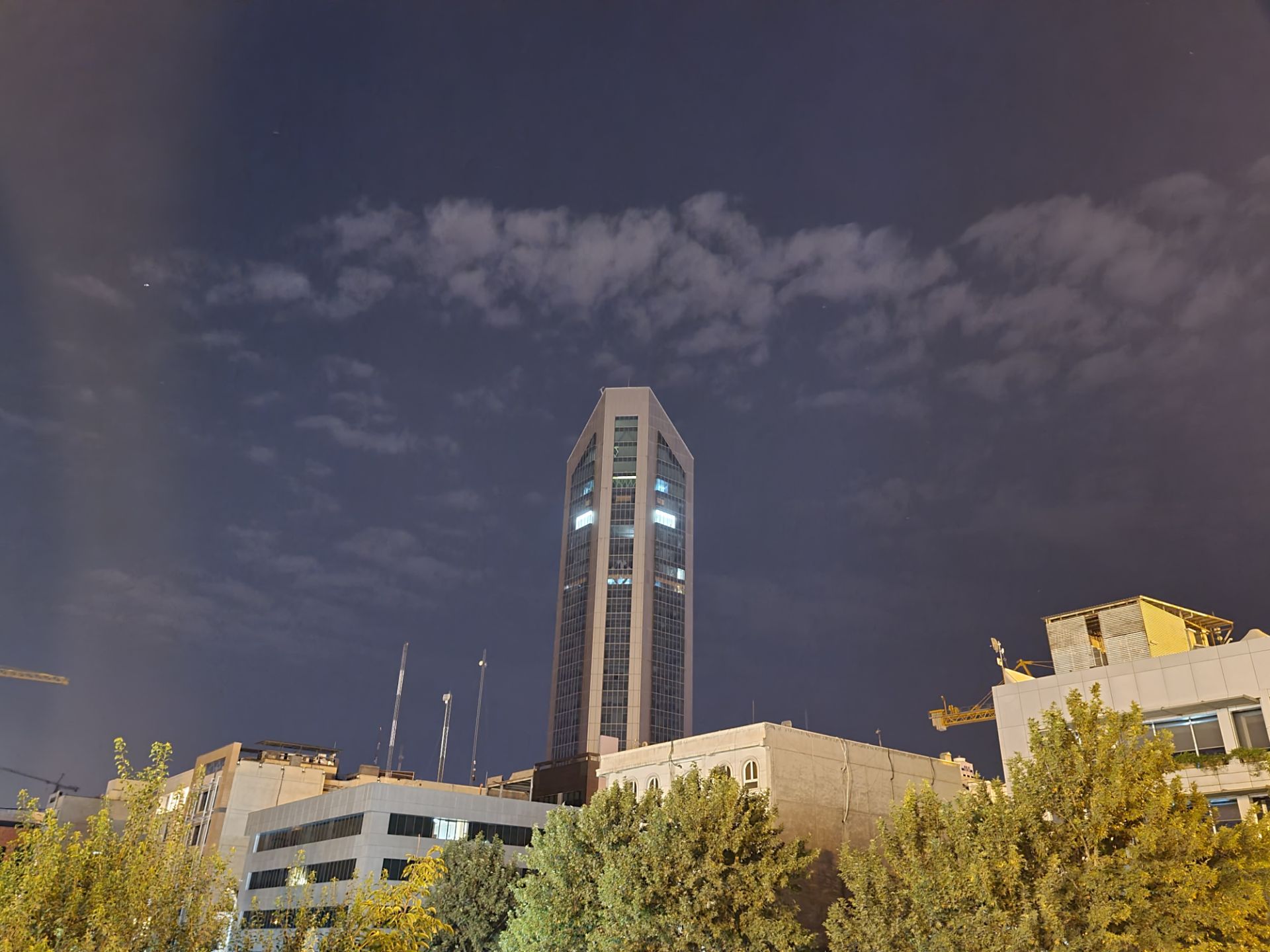 نمونه عکس 5X گلکسی نوت ۲۰ اولترا در تاریکی - برج