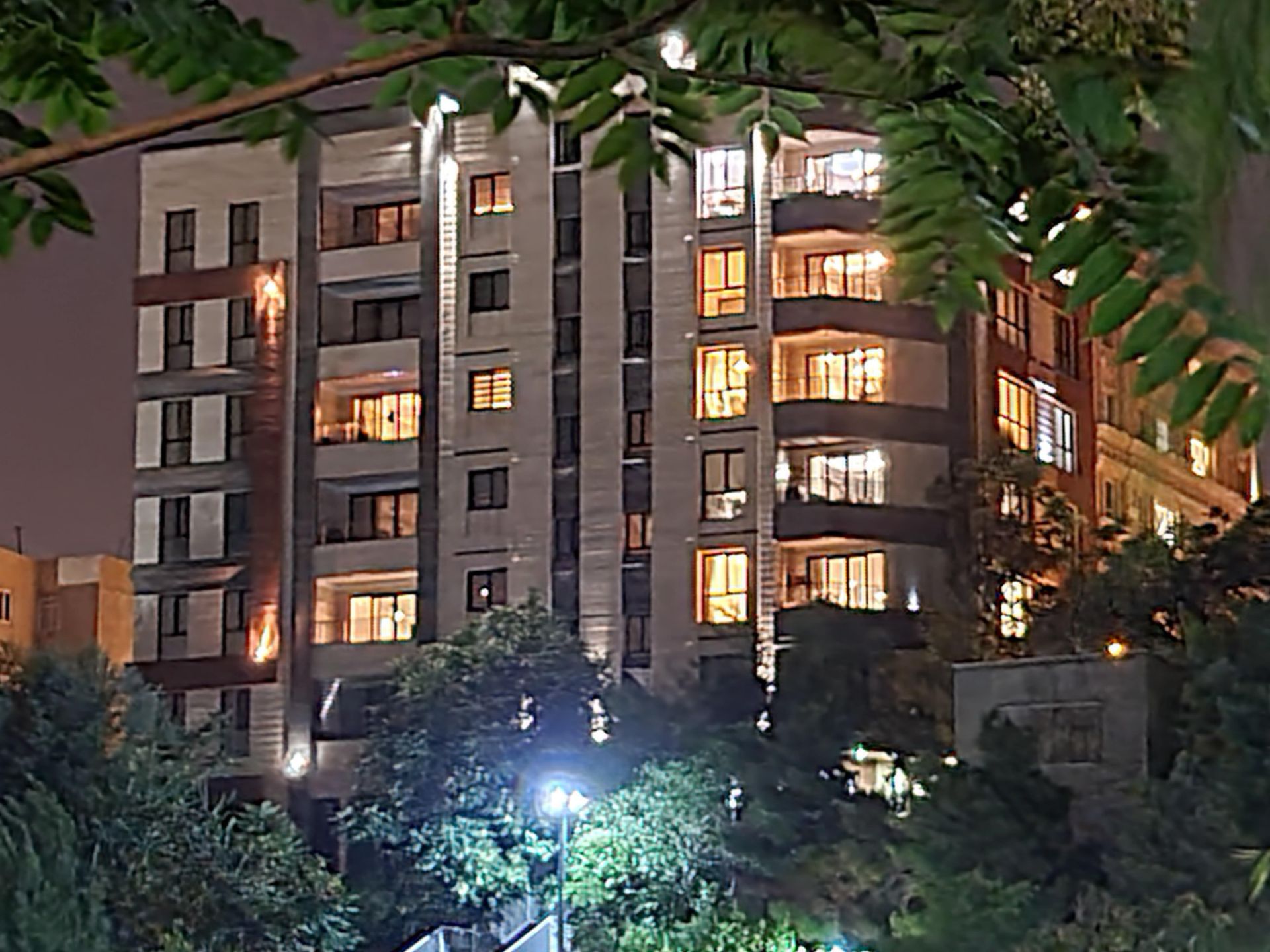 نمونه عکس 5X گلکسی نوت ۲۰ اولترا در تاریکی - ساختمان