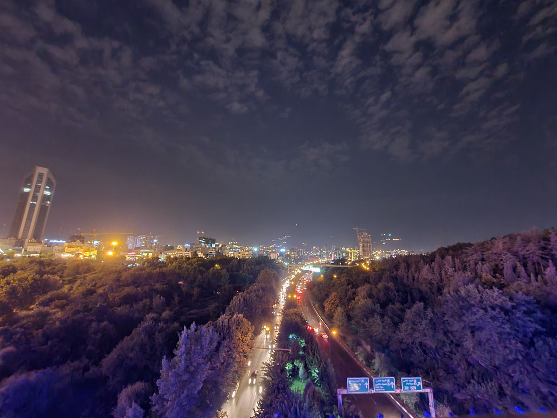 نمونه عکس اولتراواید گلکسی نوت ۲۰ اولترا در تاریکی - بزرگراه چمران