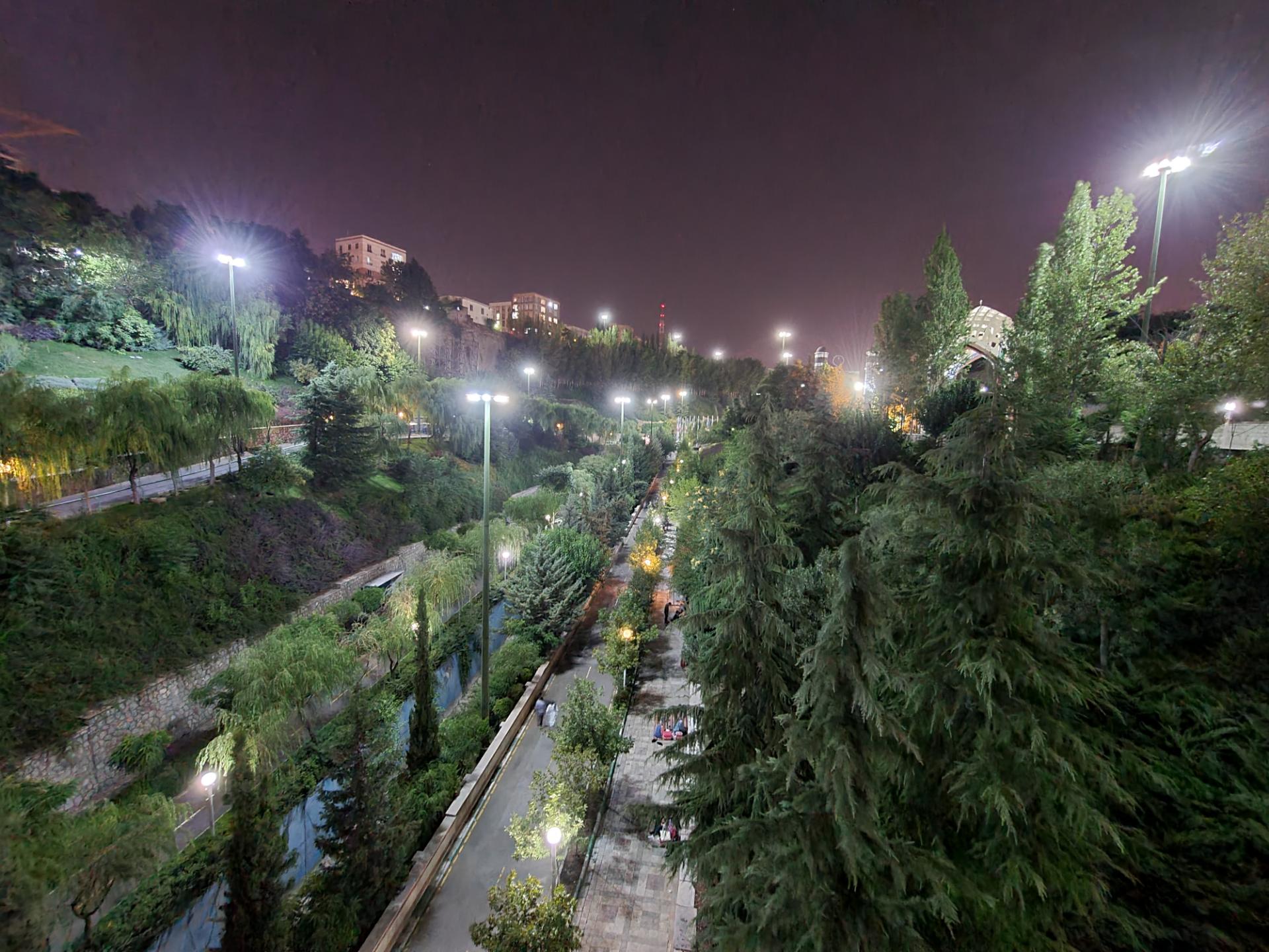 نمونه عکس اولتراواید گلکسی نوت ۲۰ اولترا در تاریکی - بوستان نهج البلاغه