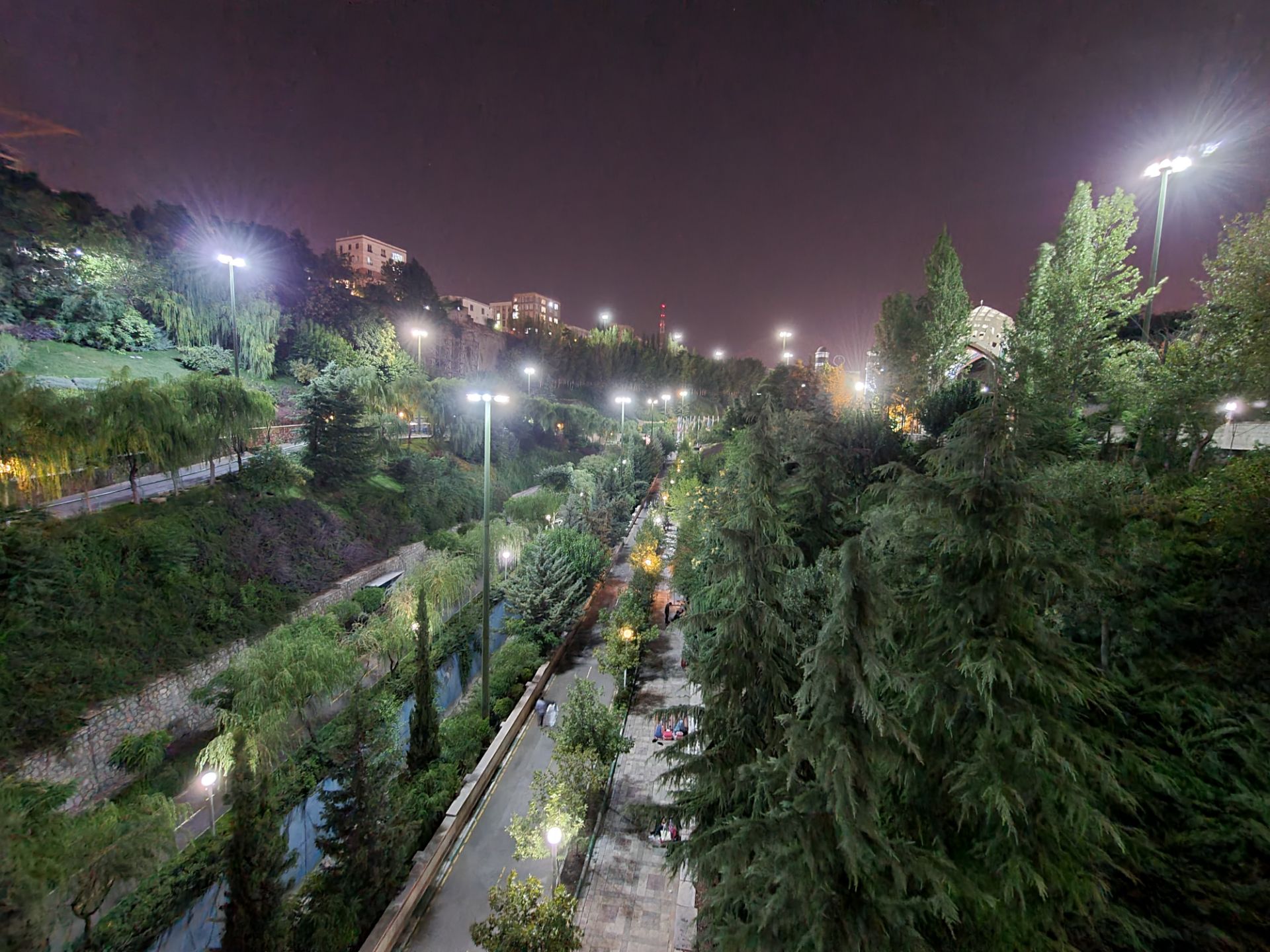 نمونه عکس اولتراواید گلکسی نوت ۲۰ اولترا در تاریکی - بوستان نهج البلاغه