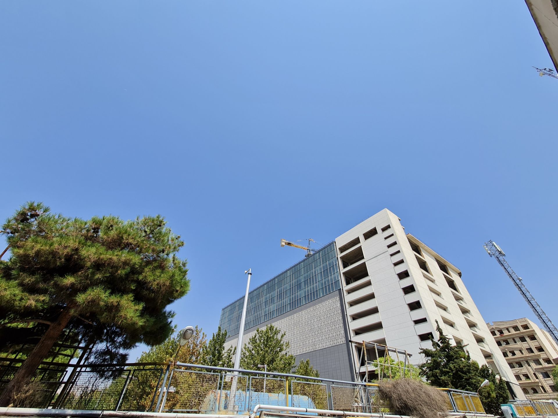 نمونه عکس اولتراواید گلکسی نوت ۲۰ اولترا - ساختمان پارک ترافیک