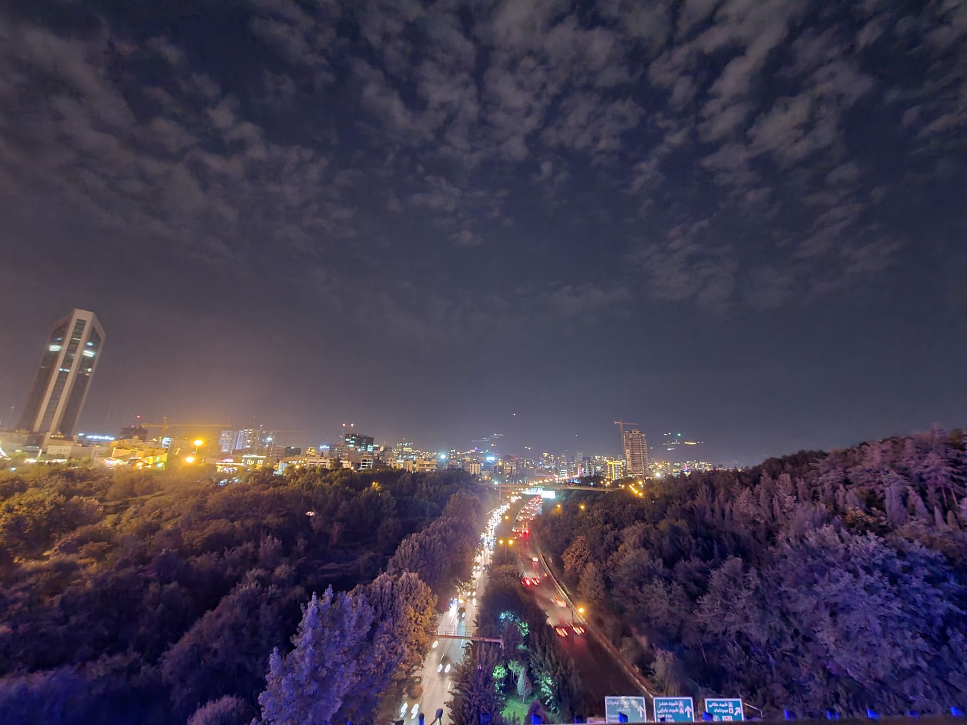 نمونه عکس اولتراواید گلکسی نوت ۲۰ در تاریکی - بزرگراه چمران