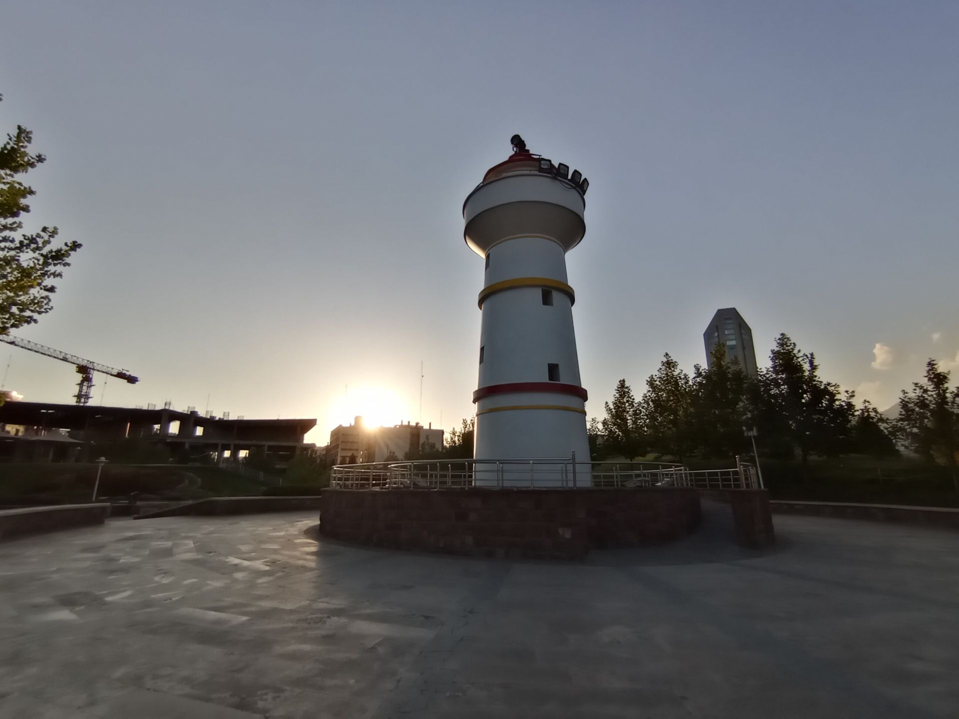 نمونه عکس گرفته شده با دوربین اولتراواید آنر 9A در نور غیر ایده‌آل