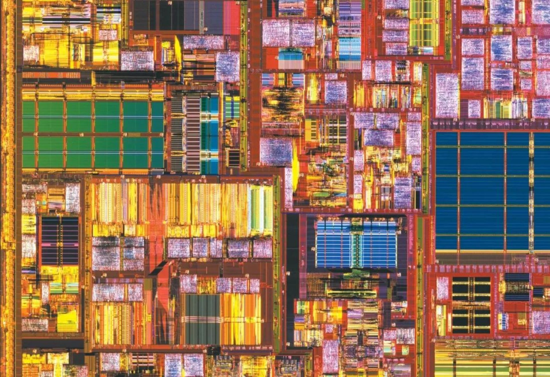 ۱۰ باور غلط بزرگ درباره‌ی سخت‌افزار کامپیوتر / inside of processor