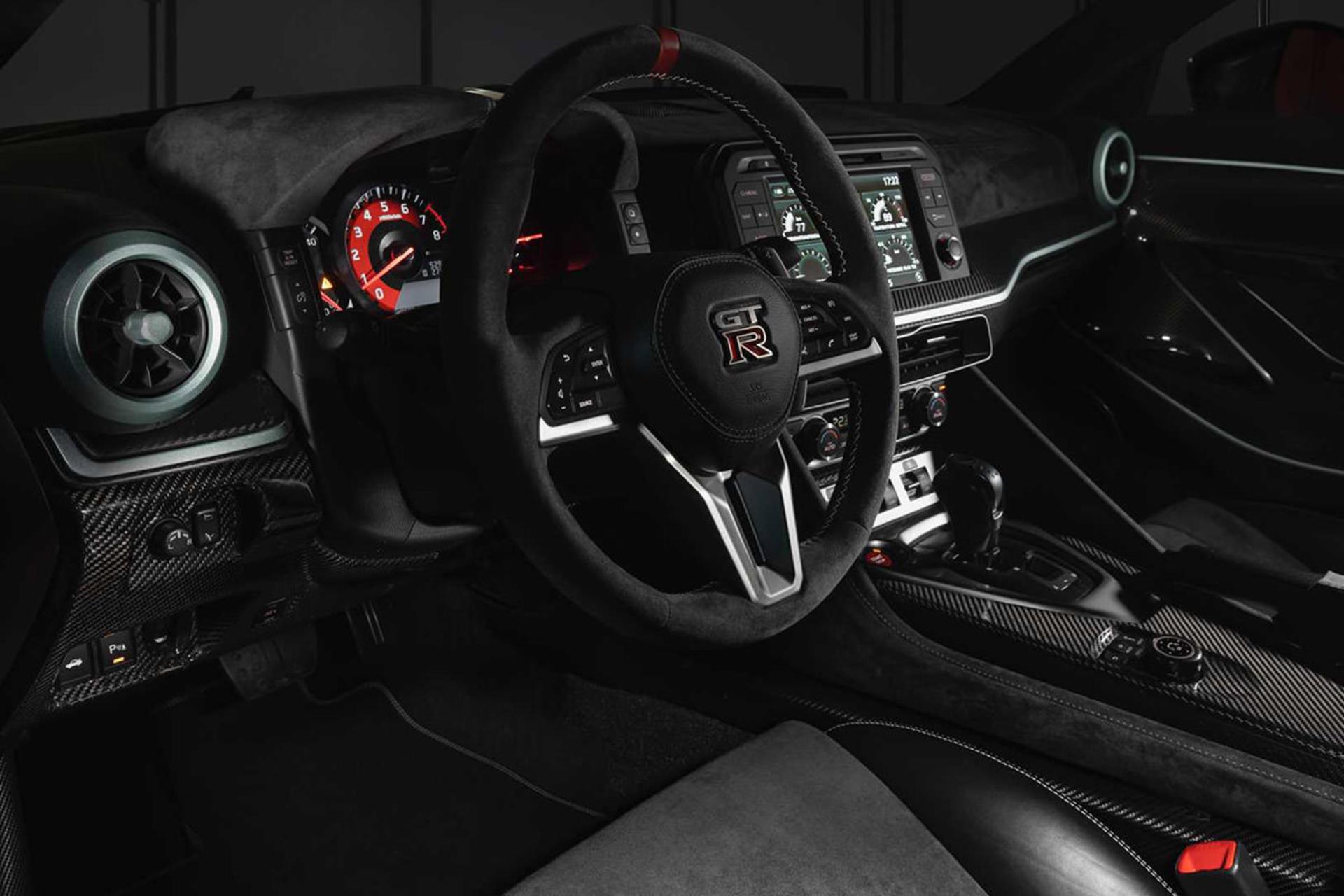 نمای داخل کابین خودرو اسپرت نیسان جی تی آر 50 / Nissan GT-R50