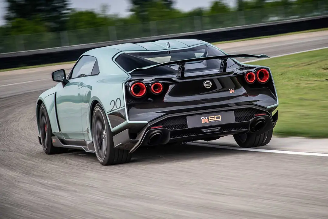 نمای عقب خودرو اسپرت نیسان جی تی آر 50 / Nissan GT-R50 در پیست با منظره آسمان ابری