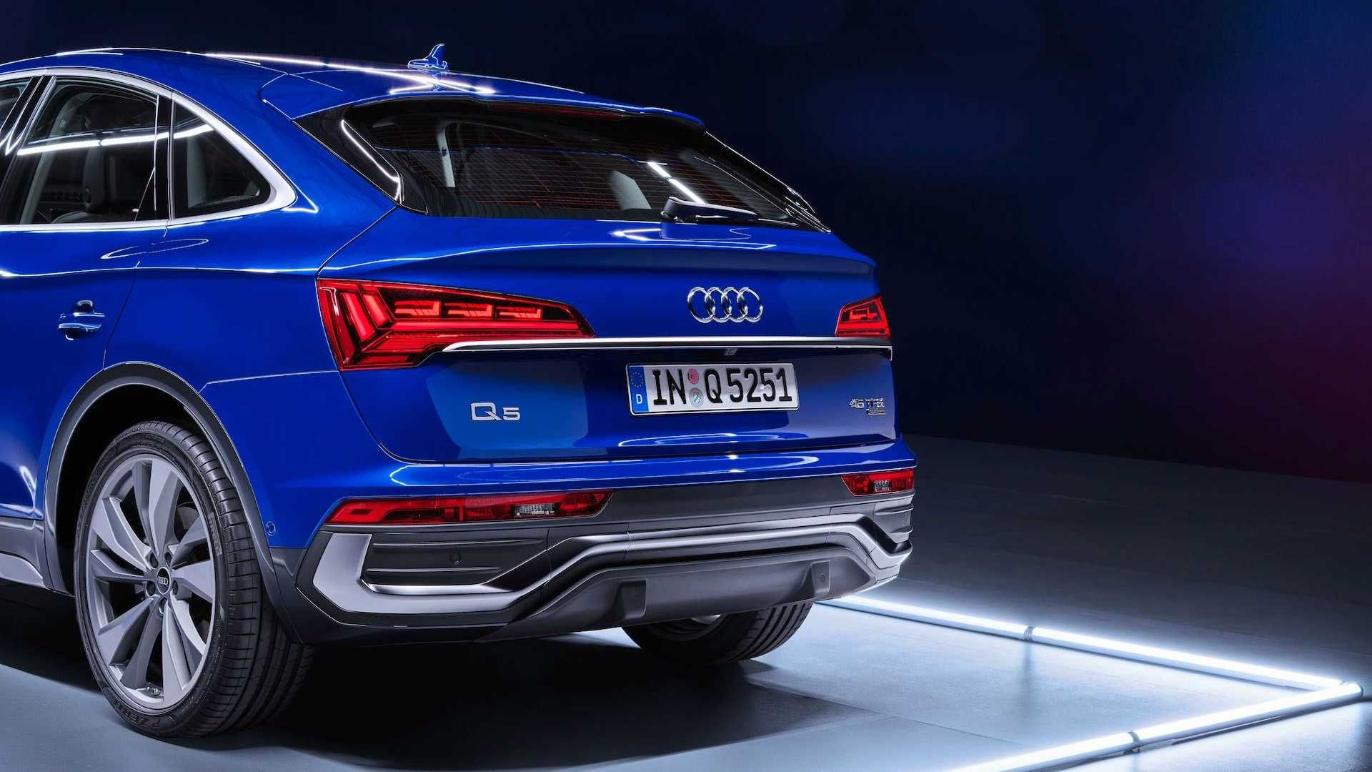 مرجع متخصصين ايران نماي چراغ هاي عقب كراس اور آئودي كيو 5 اسپرت بك / 2021 Audi Q5 Sportback آبي رنگ