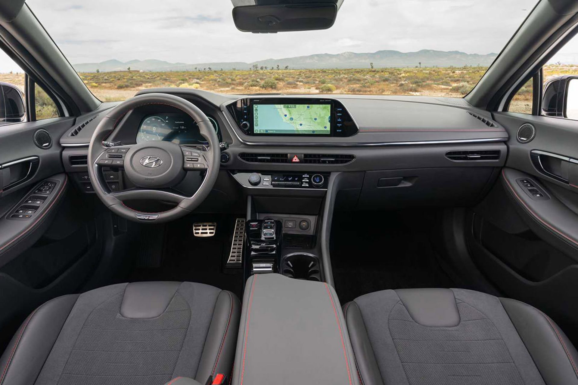 نمای کابین و داشبورد سدان اسپرت هیوندای سوناتا ان لاین / 2021 Hyundai Sonata N Line