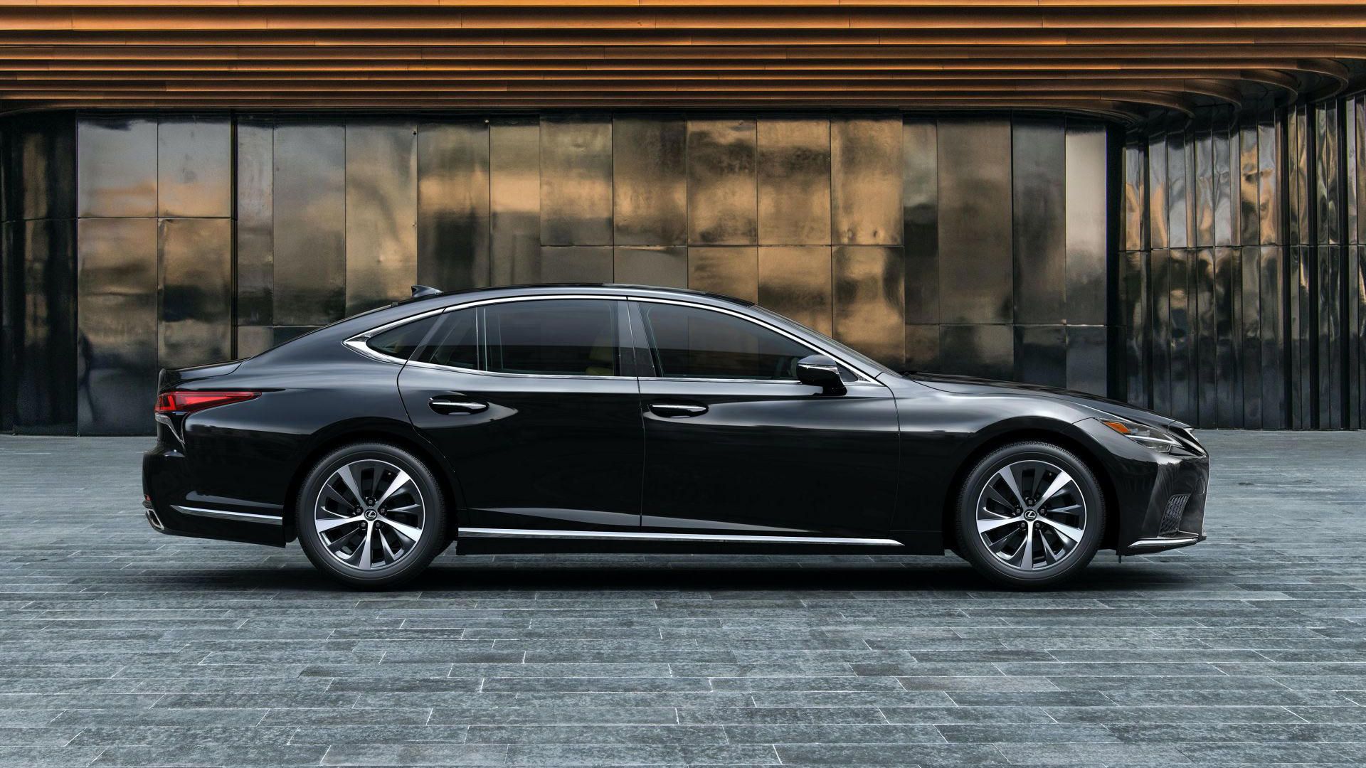 نمای جانبی سدان پرچم دار لکسوس ال اس / 2021 Lexus LS مشکی رنگ