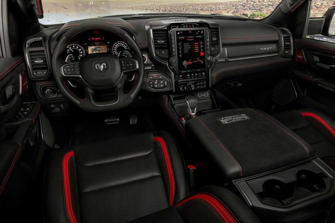 نمای کابین و داشبورد و فرمان وانت پیکاپ رم TRX با نام هنسی ماموت / Hennessey Mammoth Ram TRX 6x6