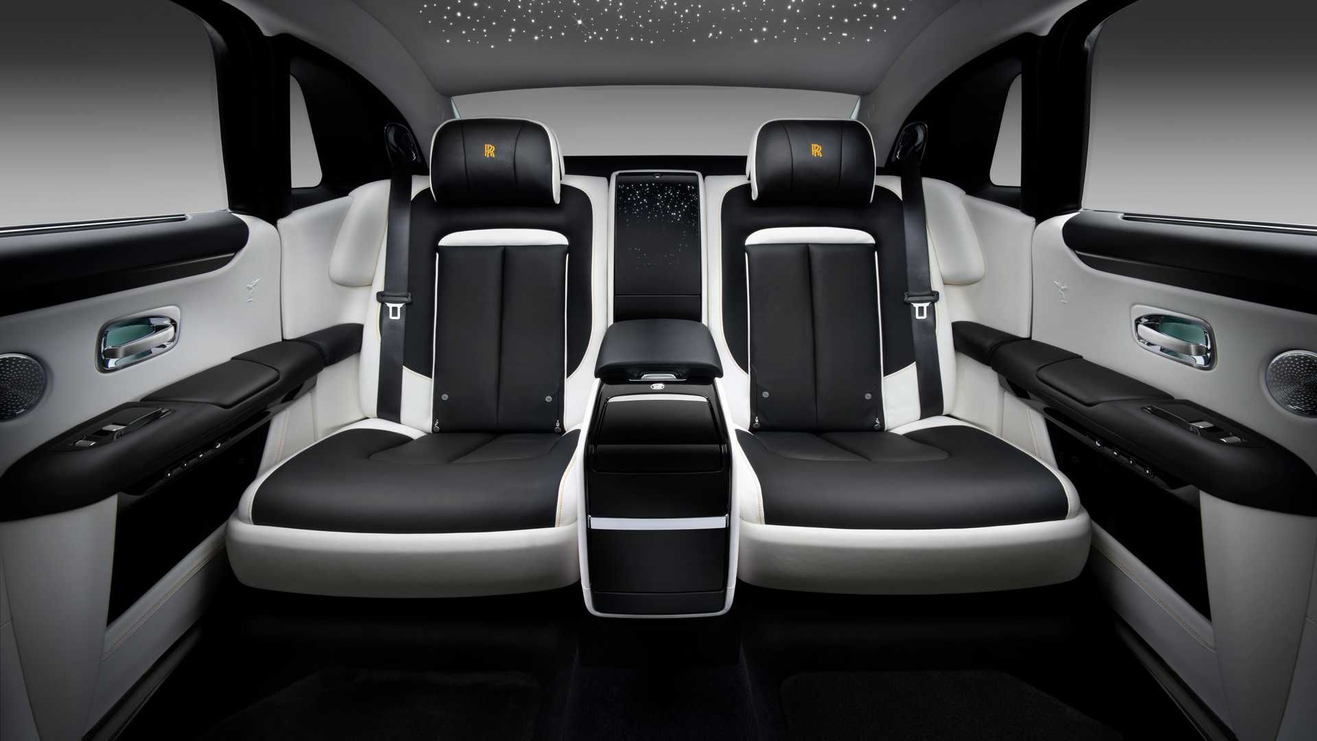 نمای صندلی های عقب و سقف خودرو نسخه طویل رولزرویس گوست 2021 / 2021 Rolls-Royce Ghost Extended 