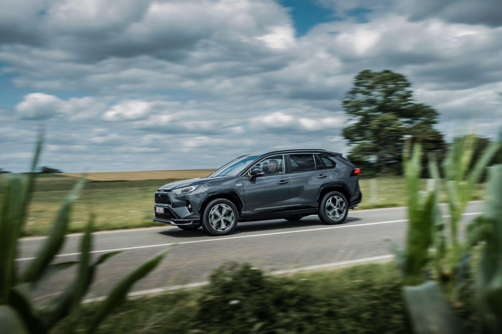 Toyota RAV4 Plug-In Hybrid تویوتا راو4 پلاگین هیبرید 2021