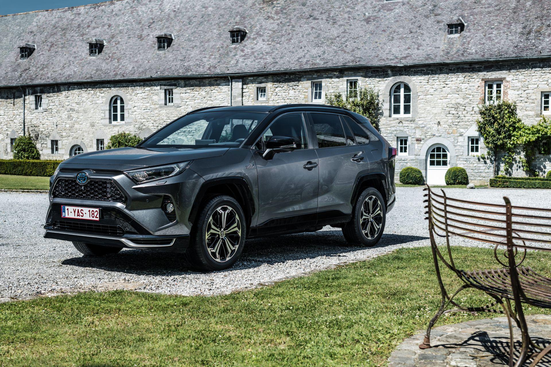Toyota RAV4 Plug-In Hybrid تویوتا راو4 پلاگین هیبرید 2021