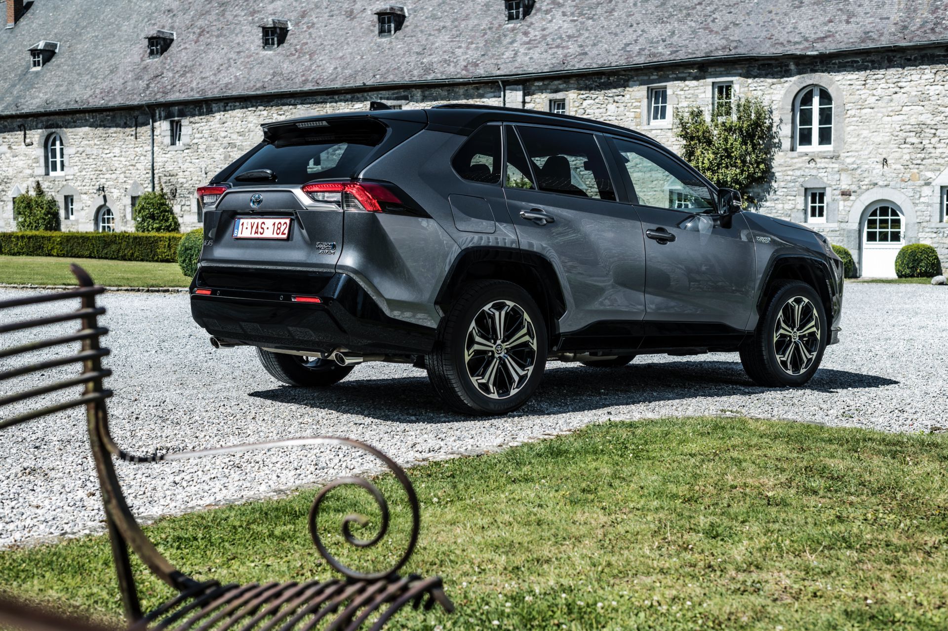 Toyota RAV4 Plug-In Hybrid تویوتا راو4 پلاگین هیبرید 2021