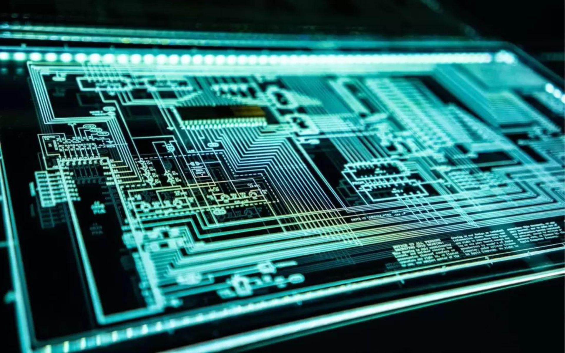۱۰ باور غلط درباره‌ی سخت‌افزار کامپیوتر / circuit board 4k