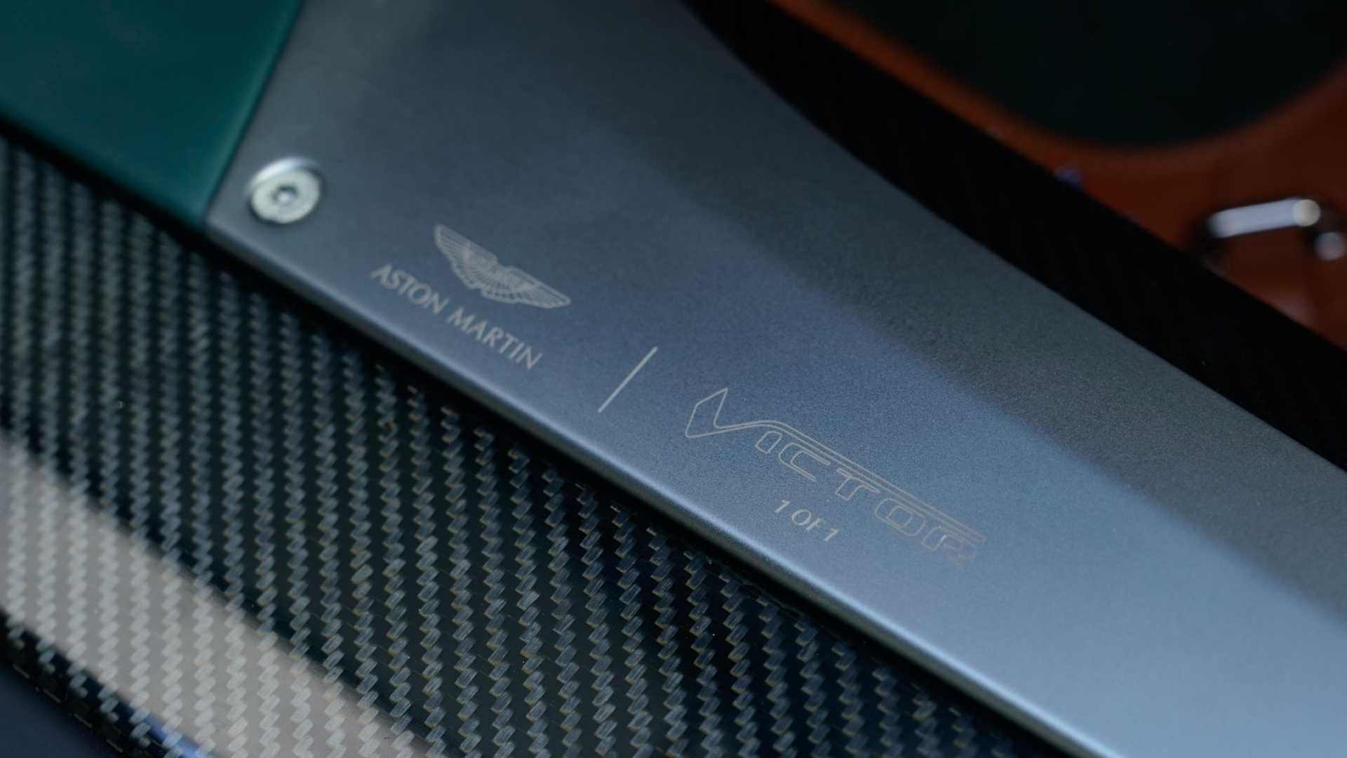 Aston Martin Victor استون مارتین ویکتور