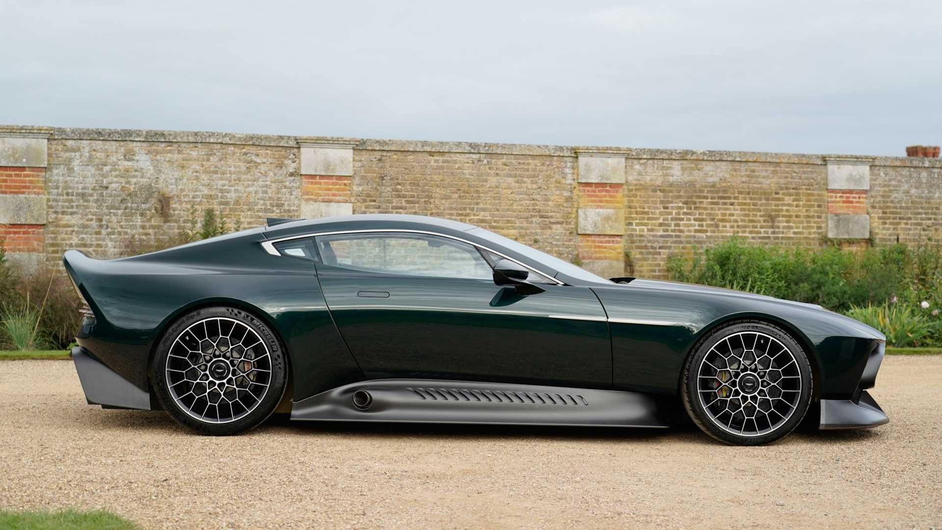 Aston Martin Victor استون مارتین ویکتور