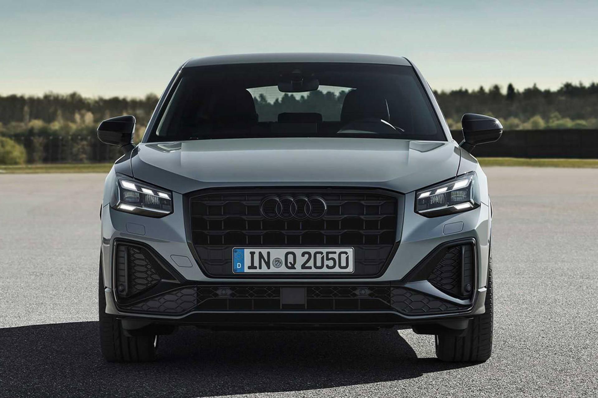 نمای جلو کراس اور آئودی کیو 2 / 2021 Audi Q2 crossover با رنگ خاکستری